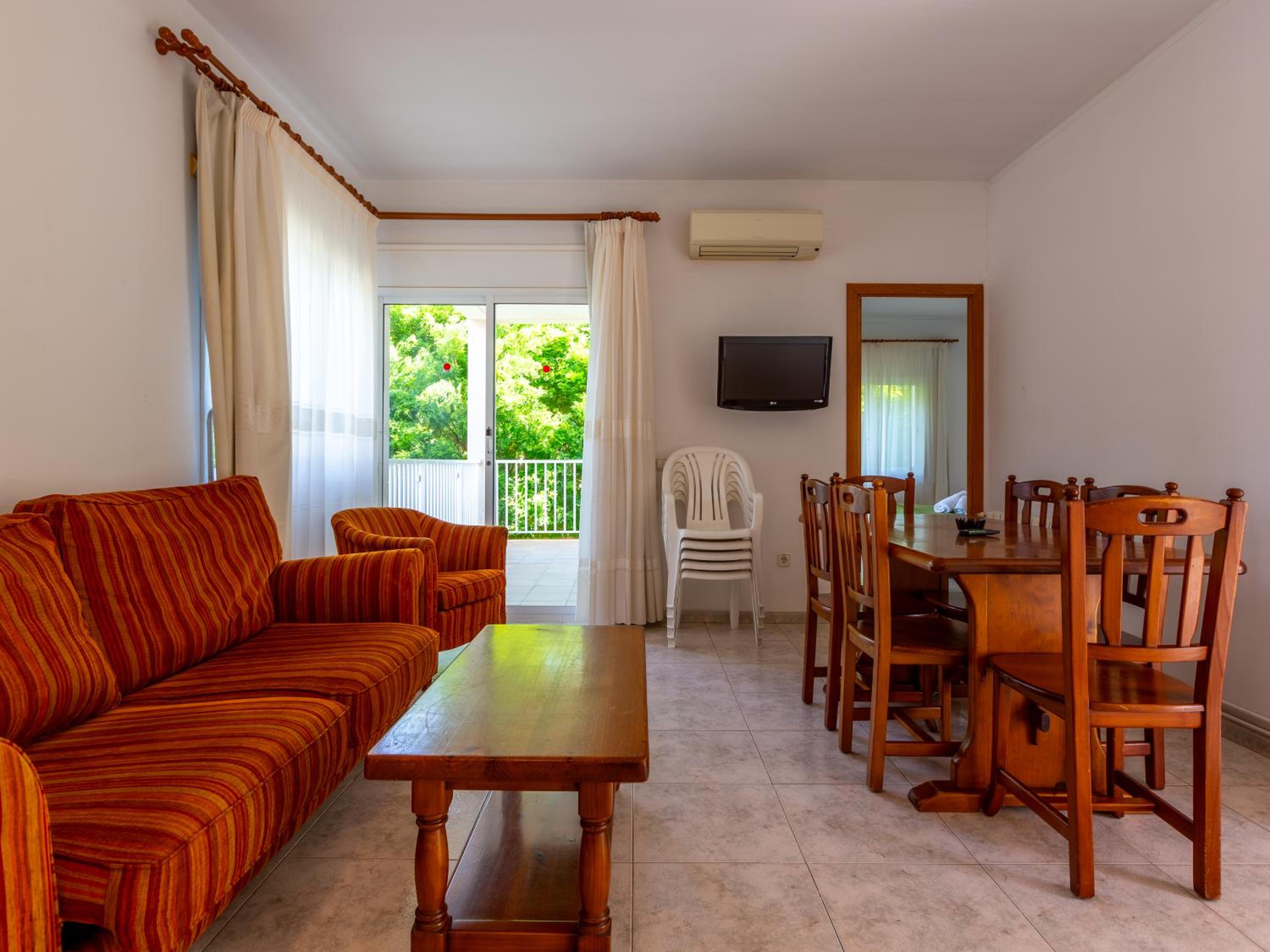 Two-Bedroom Apartment (4-5 Adults) - Photo 18
