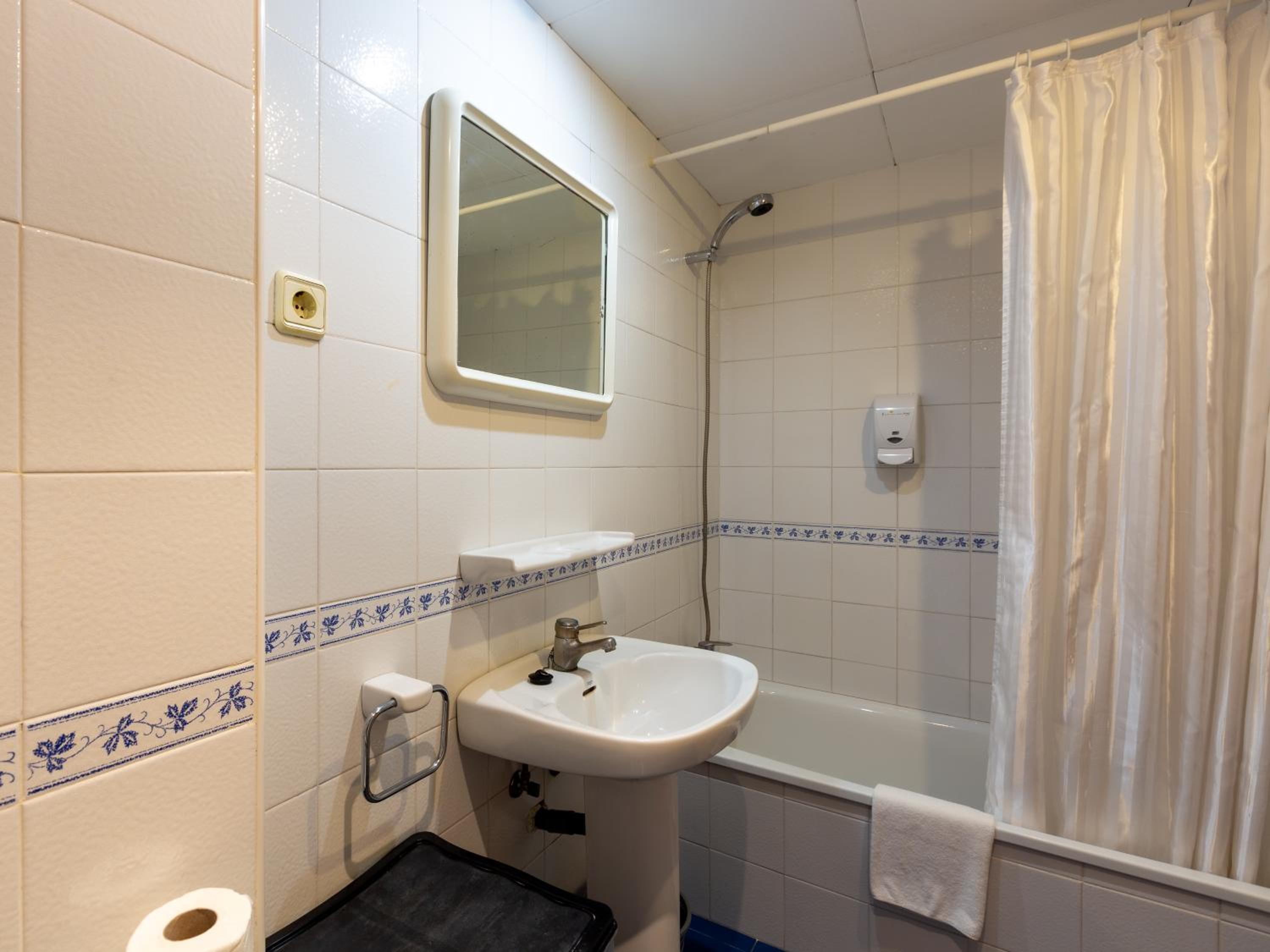 One-Bedroom Apartment - Photo 24