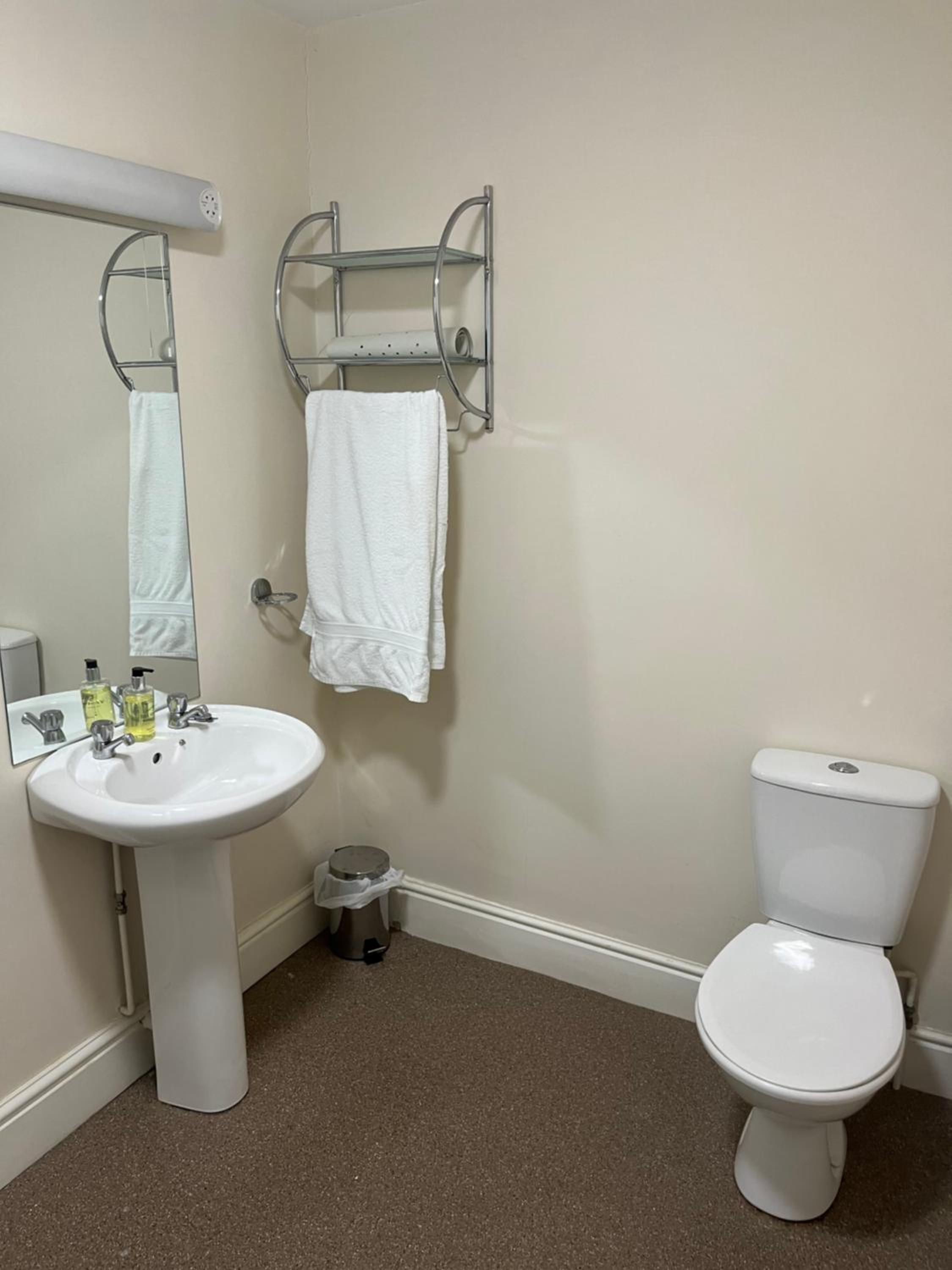 Standard Twin Room photo 3