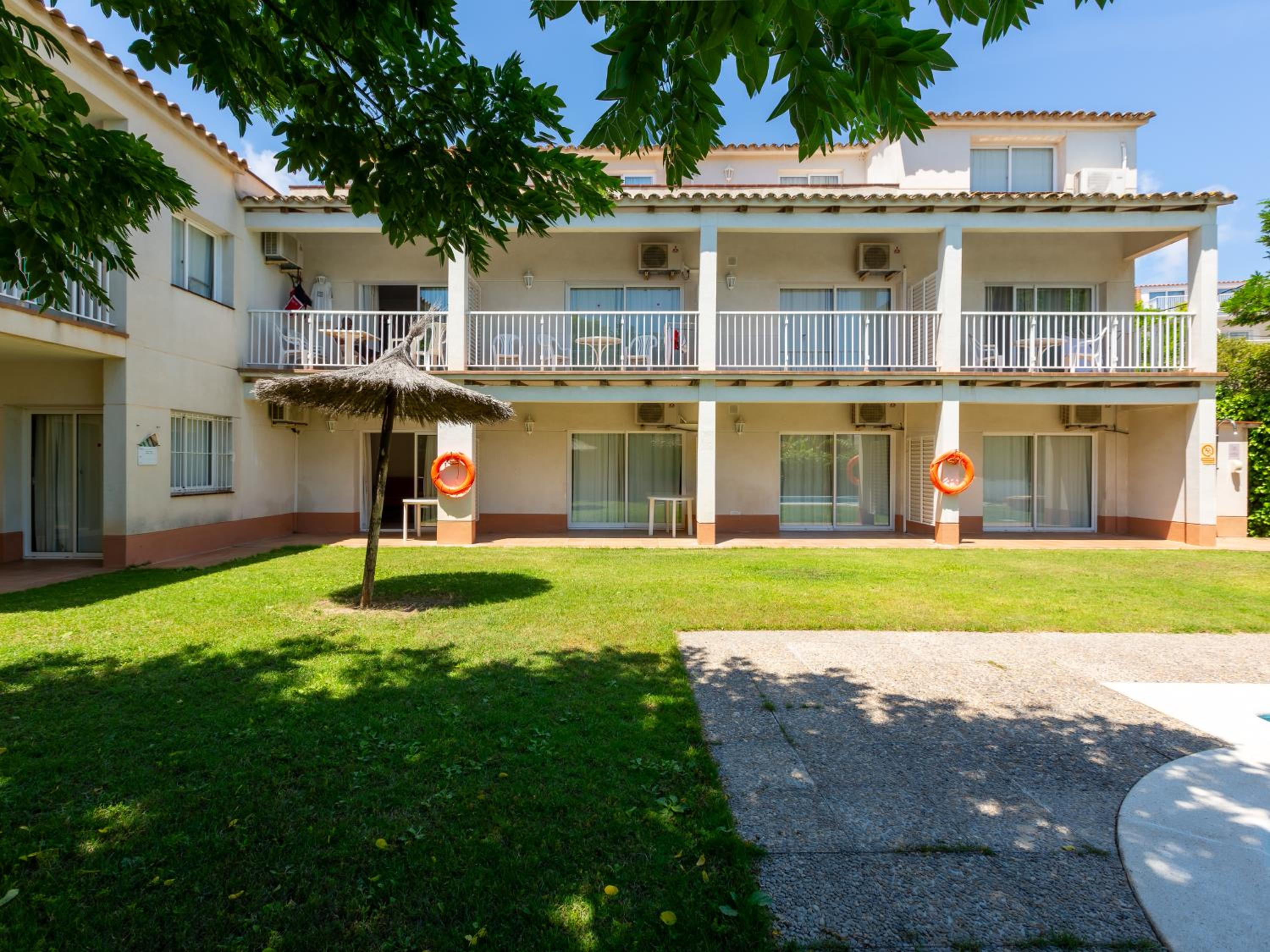 Two-Bedroom Apartment (4-6 Adults) - Photo 6