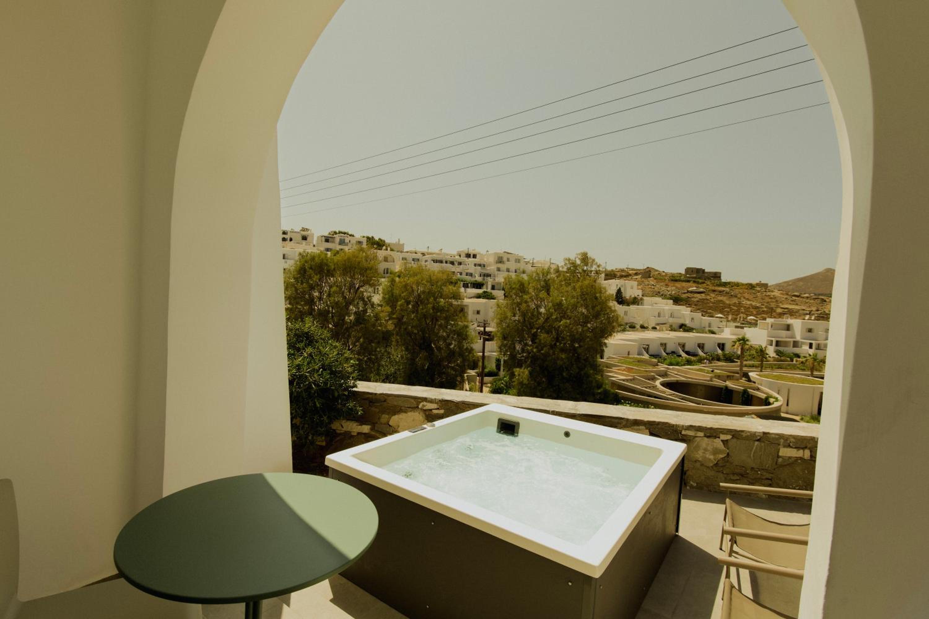 Premium Room Outdoor Hot Tub photo 2