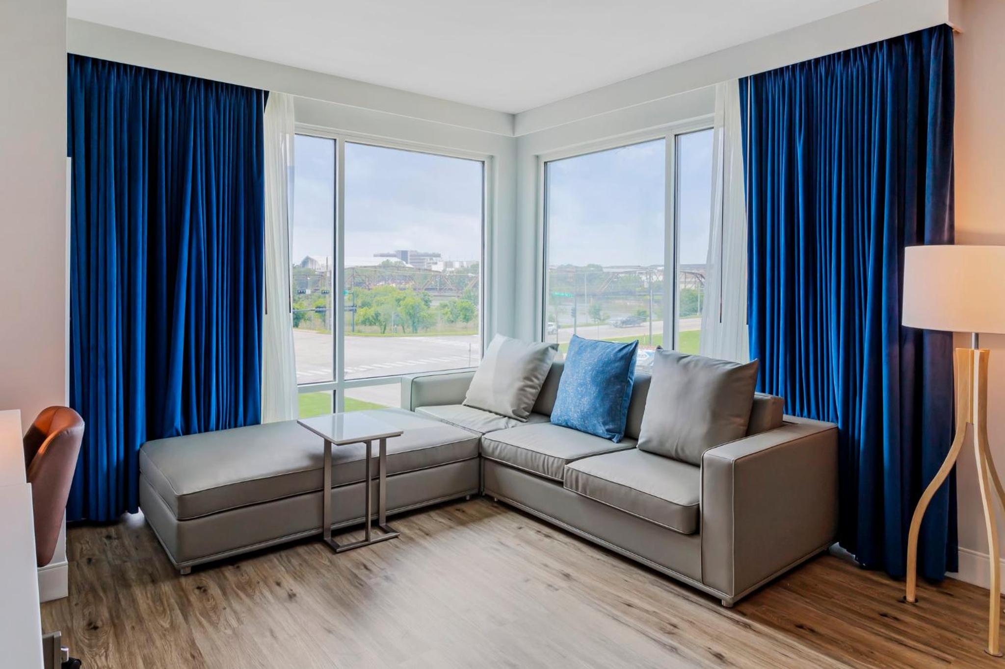 One-Bedroom Suite with Downtown and Magnolia Silos View - Photo 1