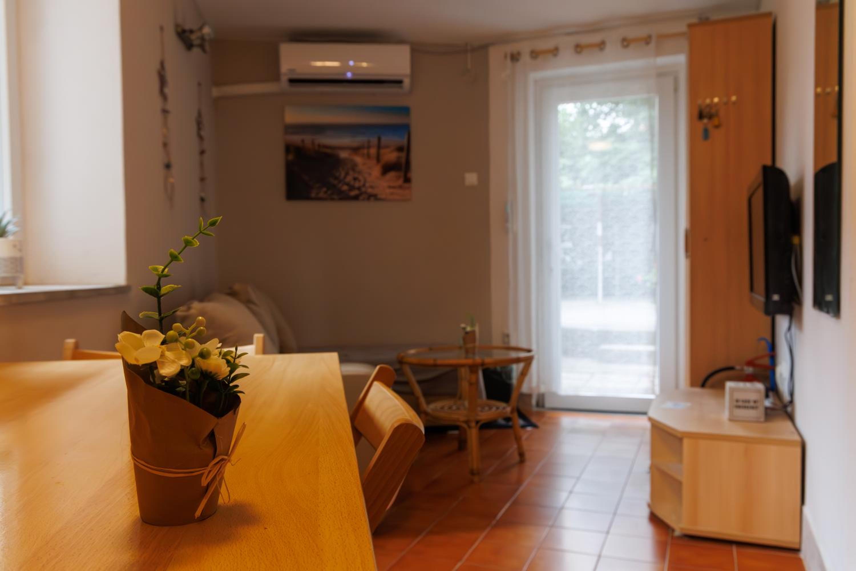 One-Bedroom Apartment photo 2