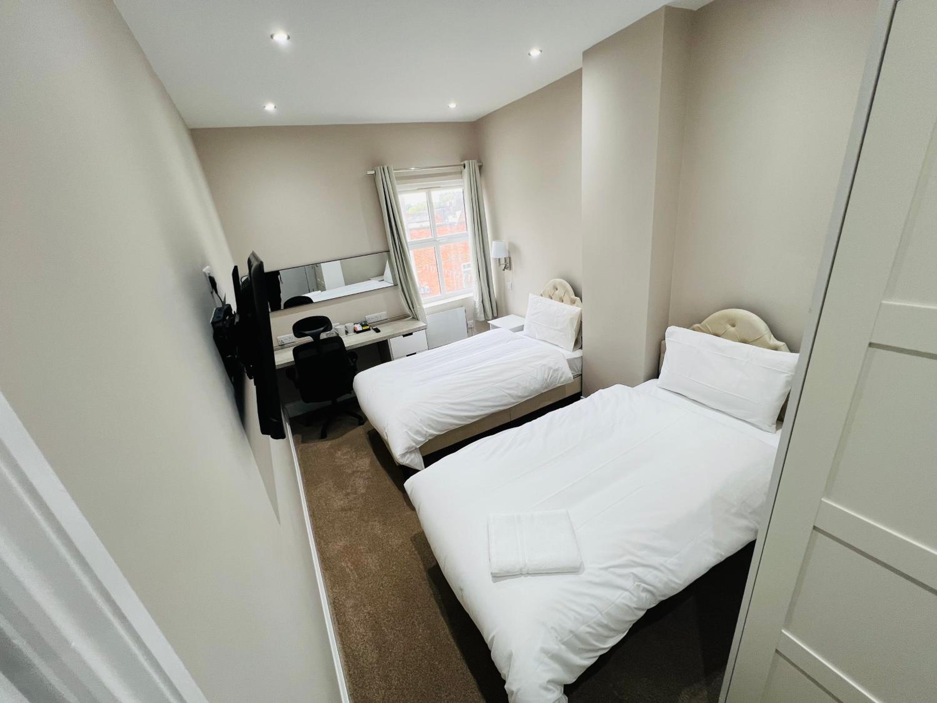 One-Bedroom Apartment photo 1