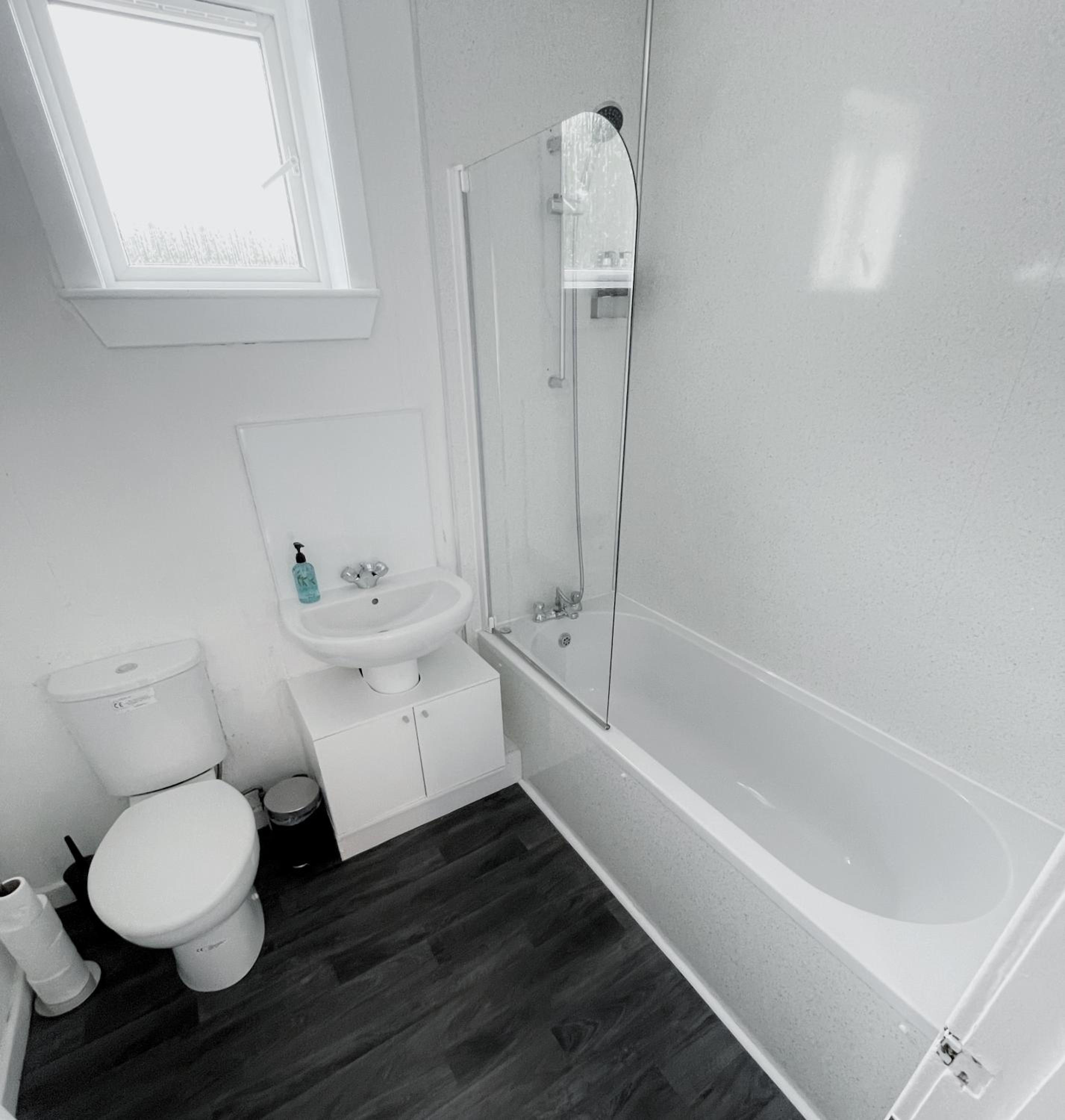 Double or Twin Room with Private Bathroom - Photo 5