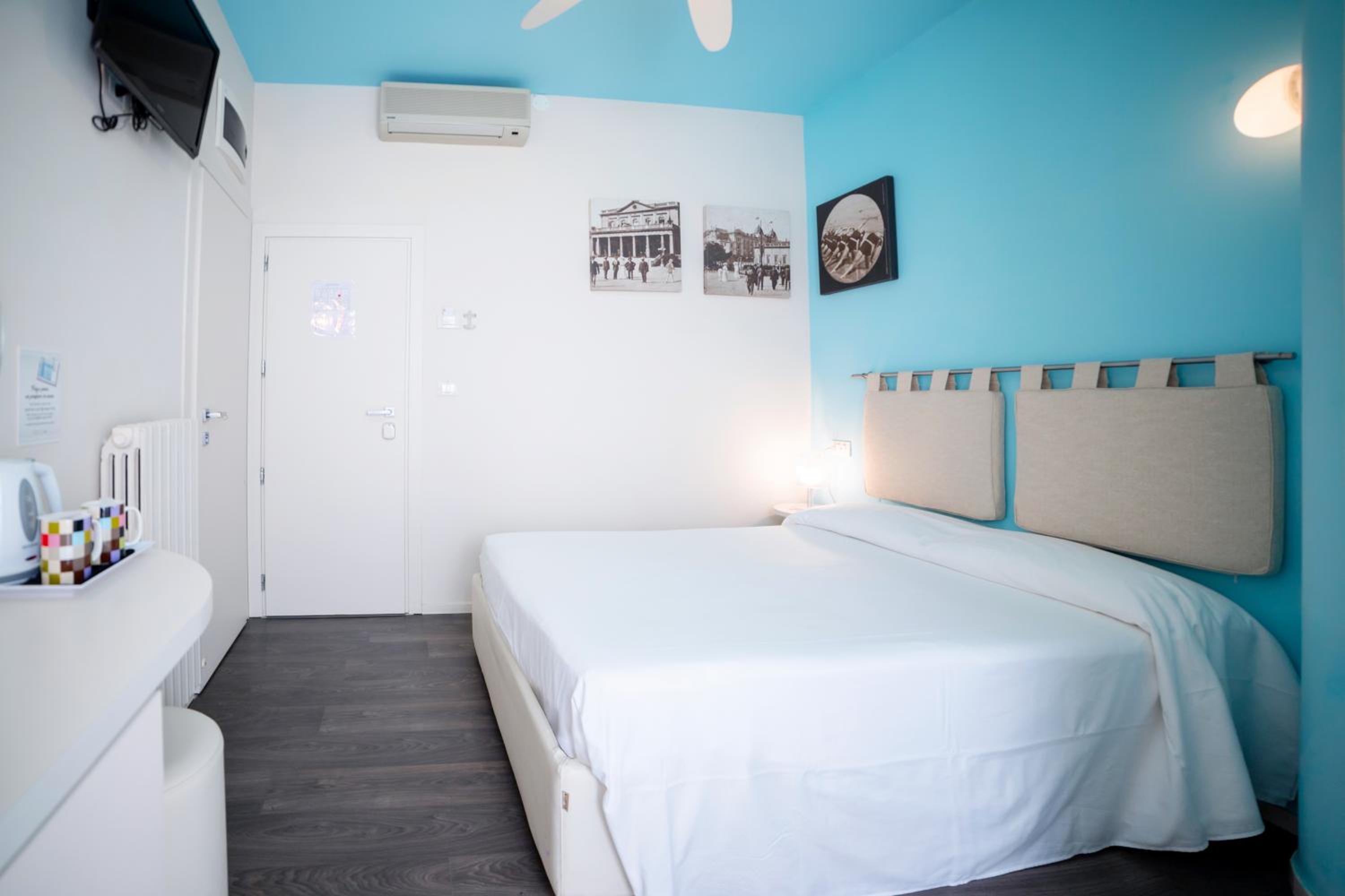 Two Connecting Rooms photo 1