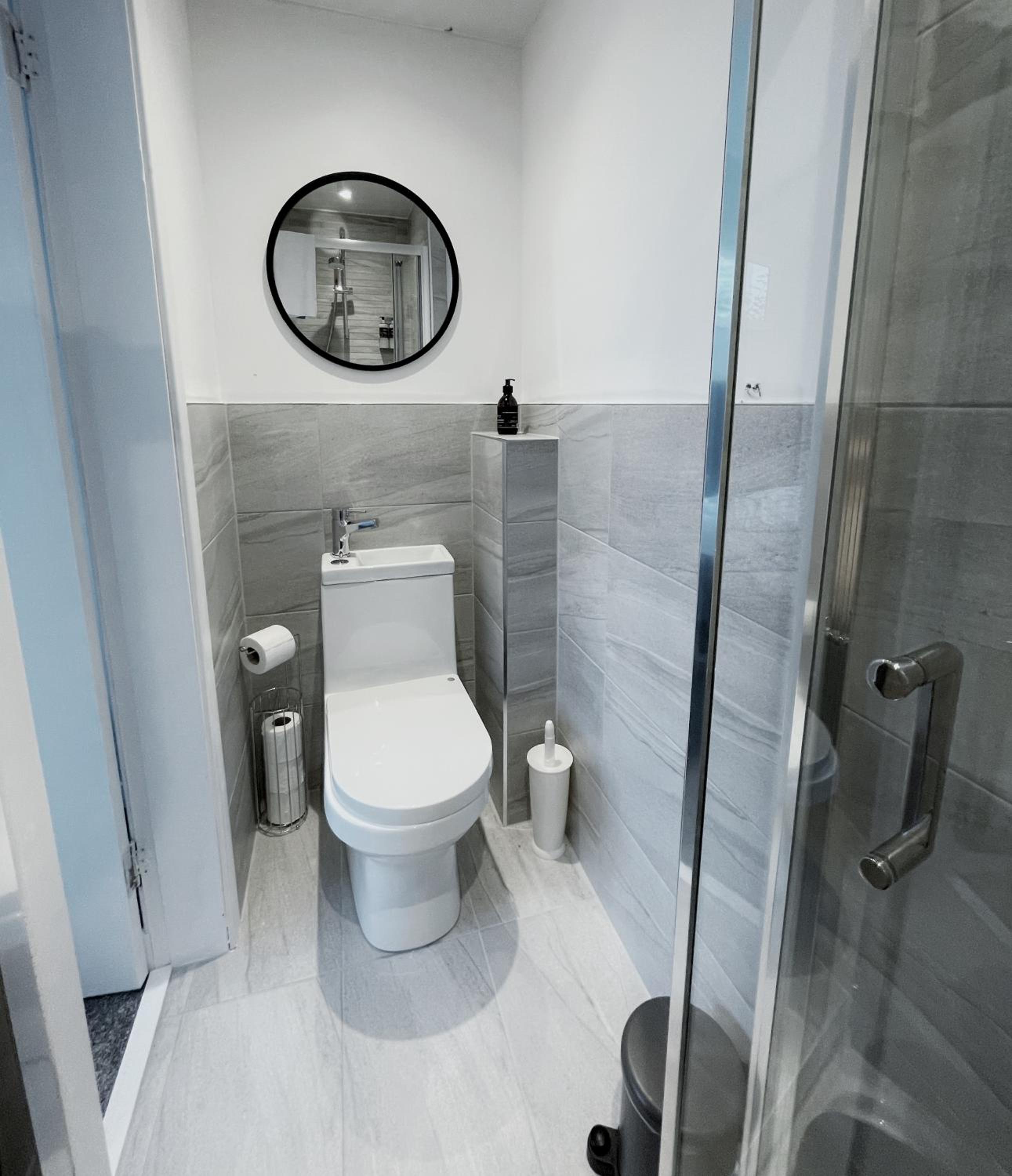 Double Room with Private Bathroom - Photo 4