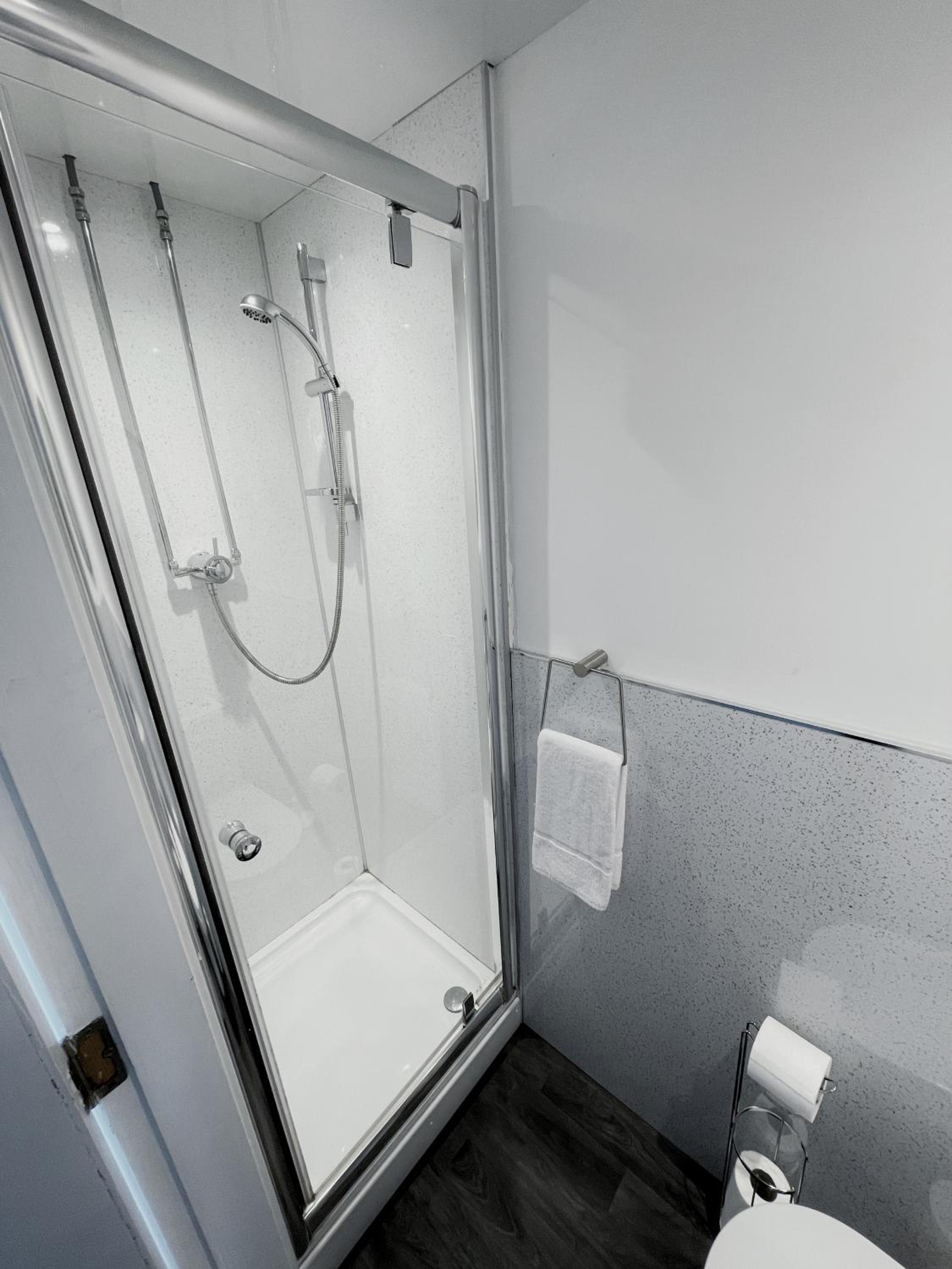 Double Room with Private Bathroom - Photo 2