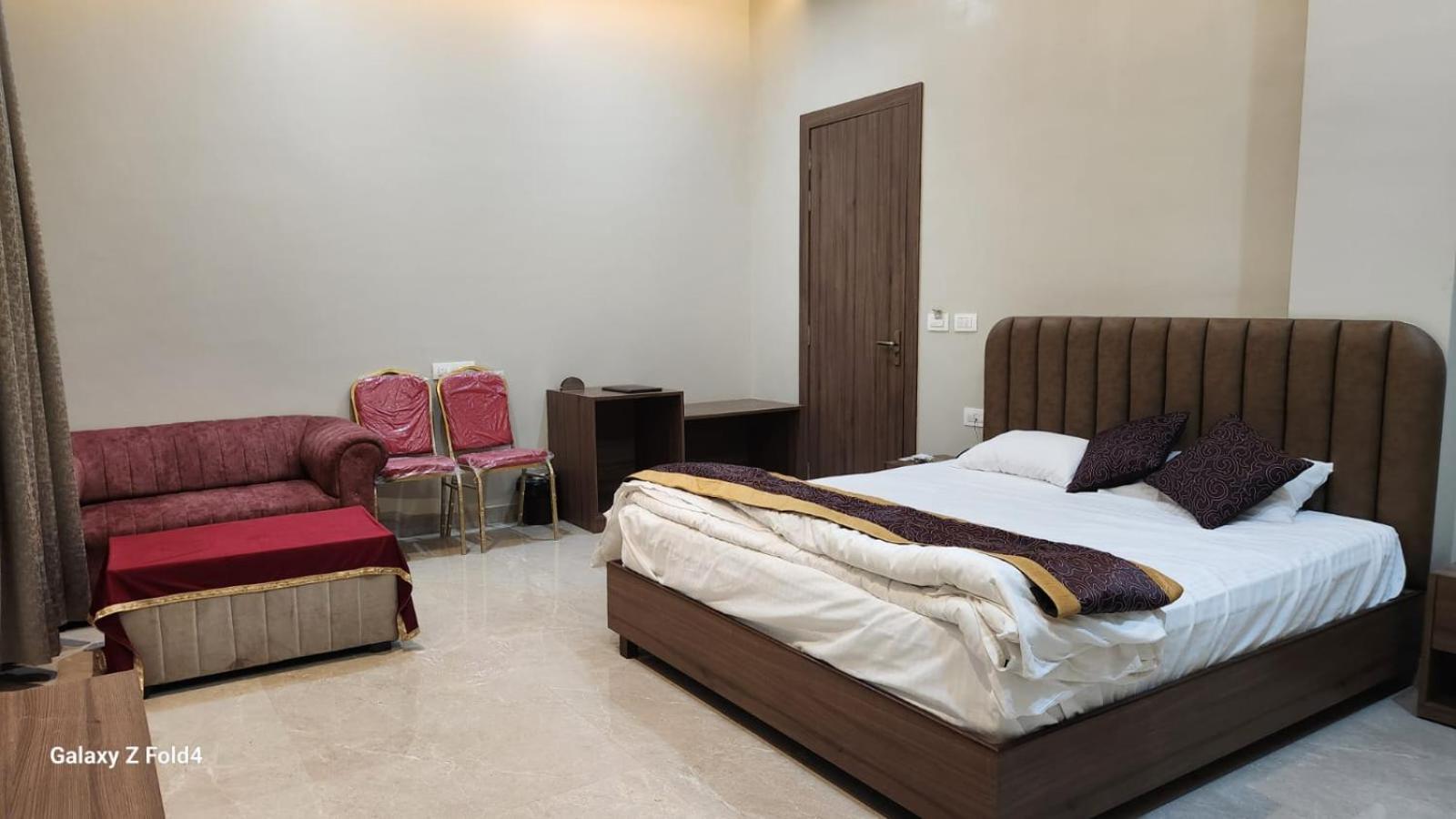 Deluxe Room (2 Adults + 1 Child) photo 2