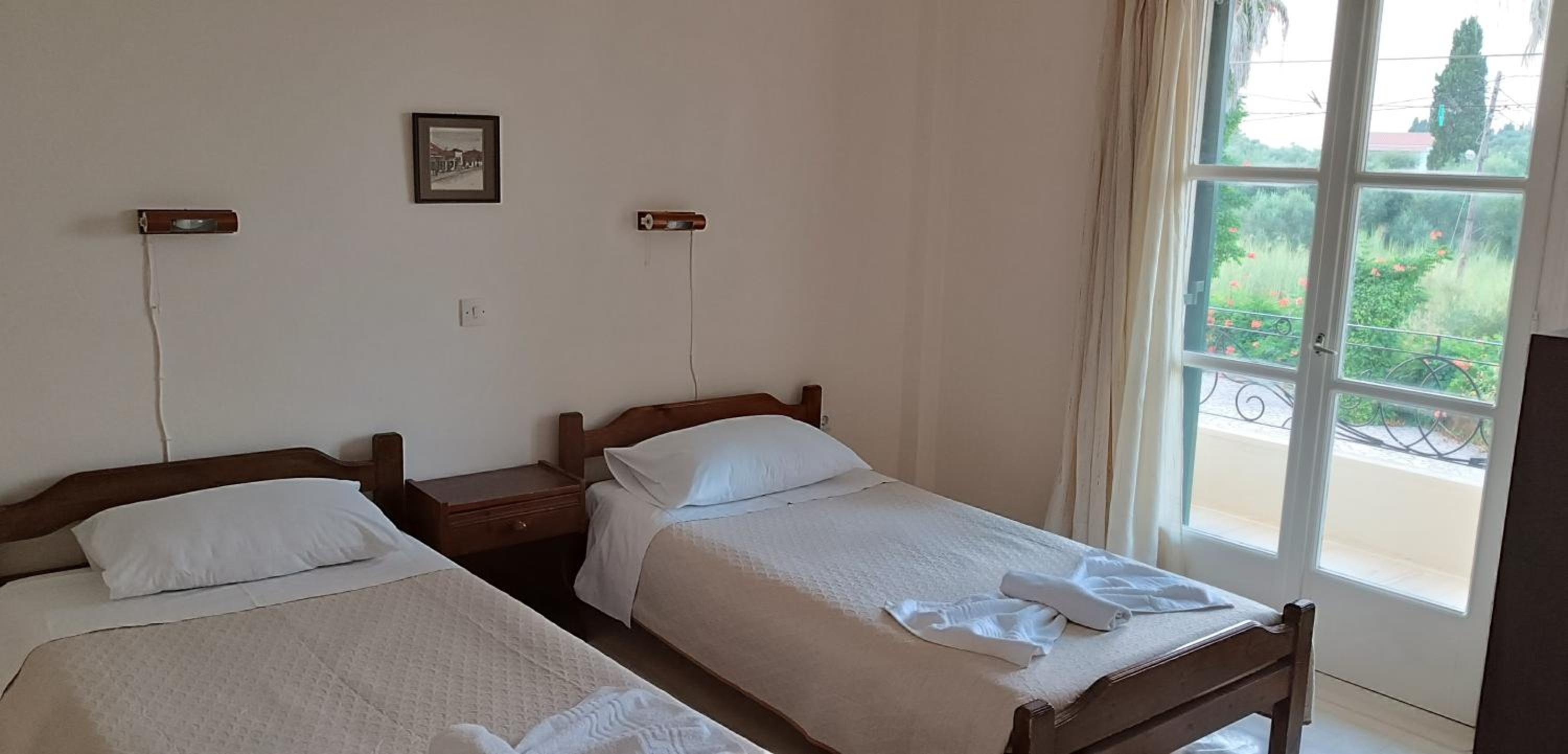 Standard Twin Room photo 2