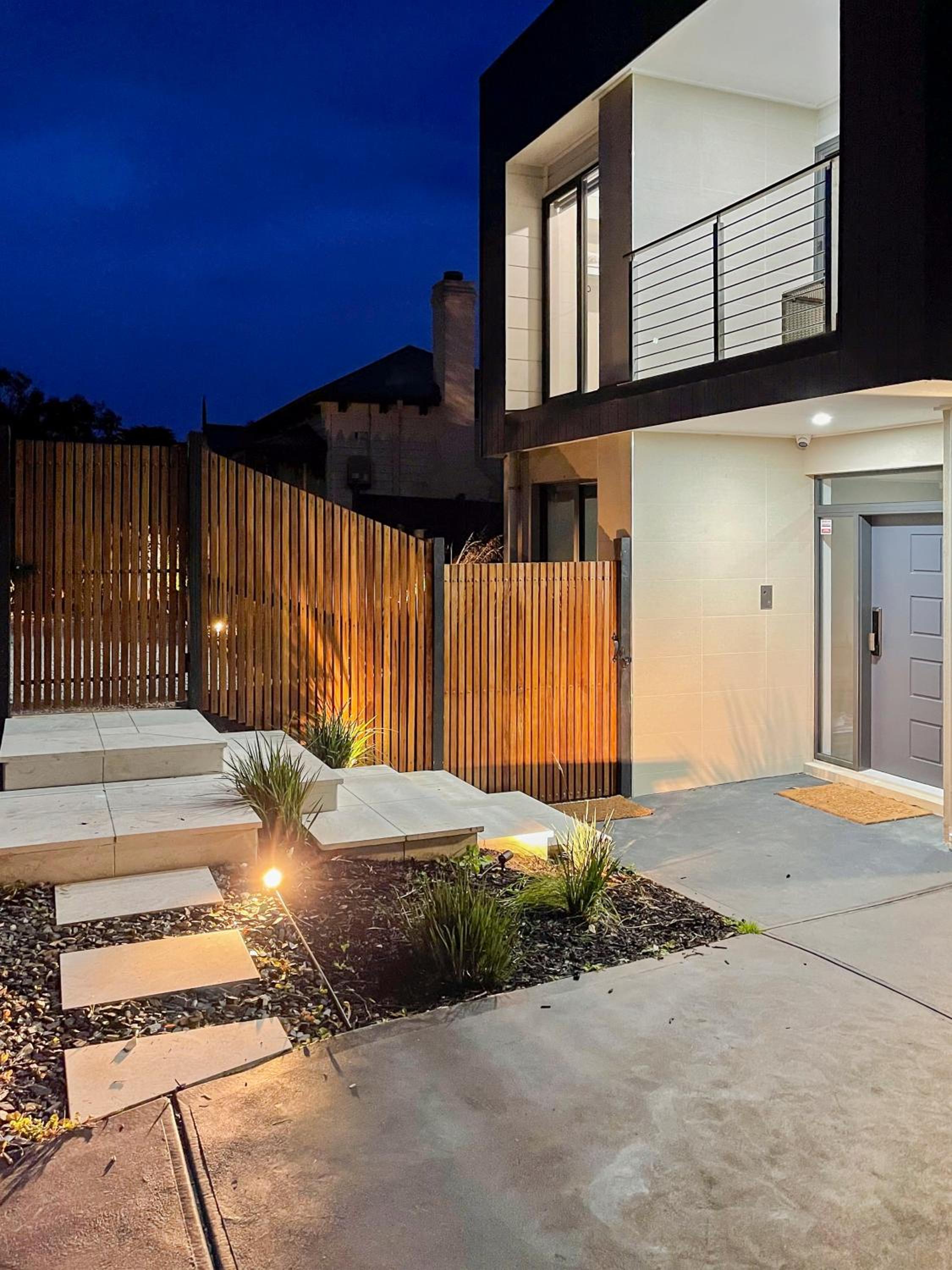 Five-Bedroom House photo 2