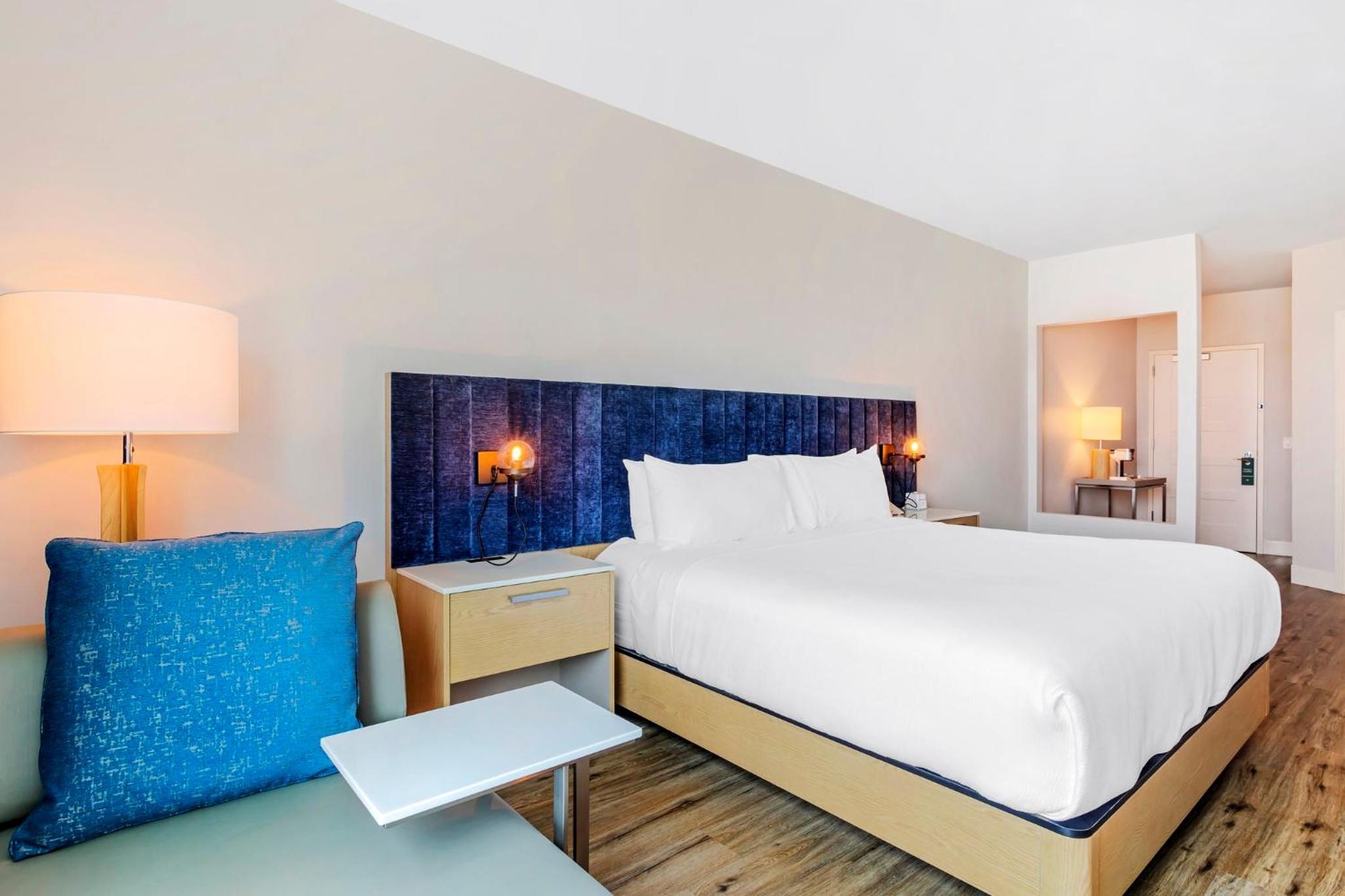 Standard King Room - Photo 1