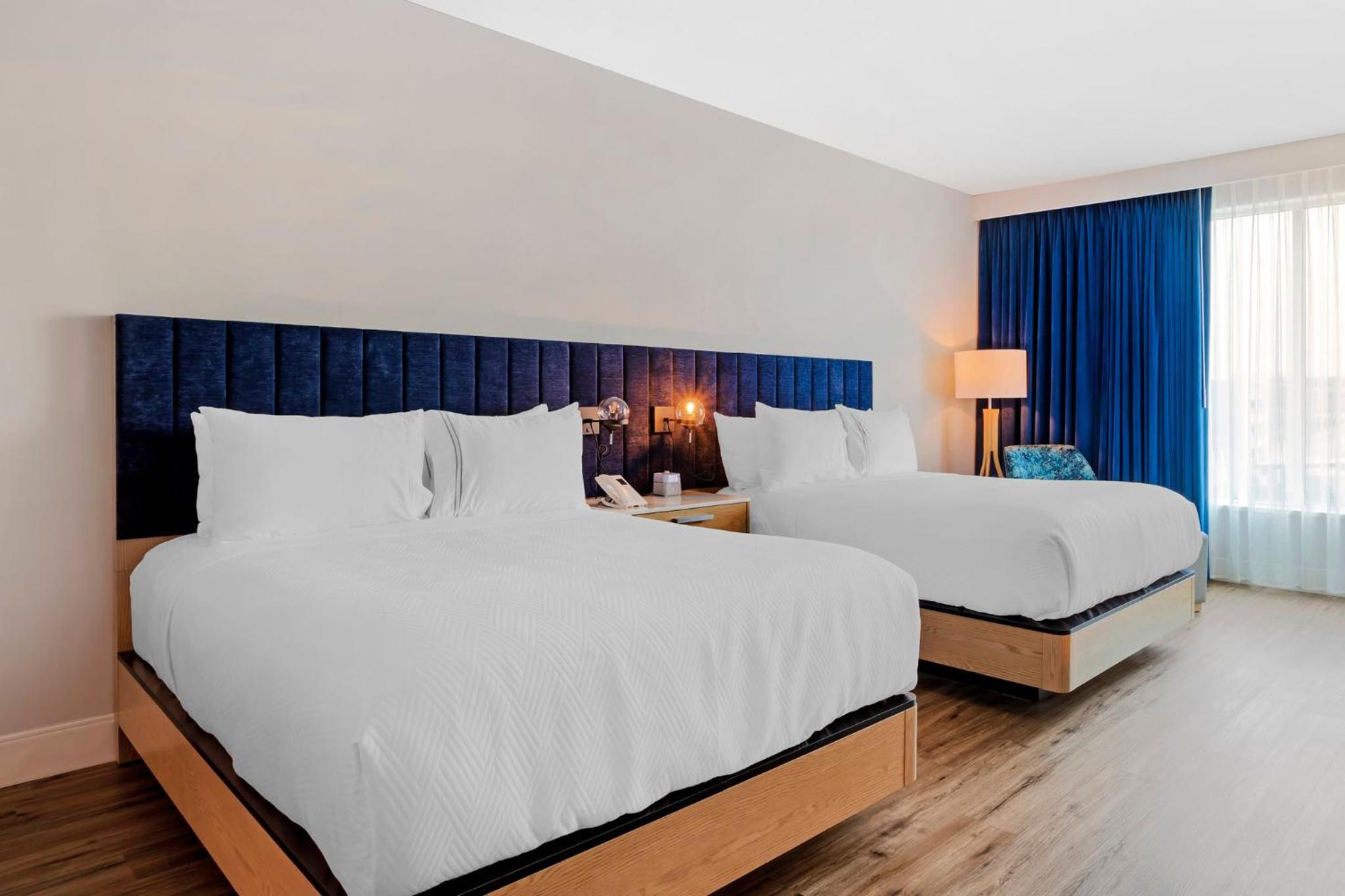 Standard Room with Two Queen Beds - Photo 2