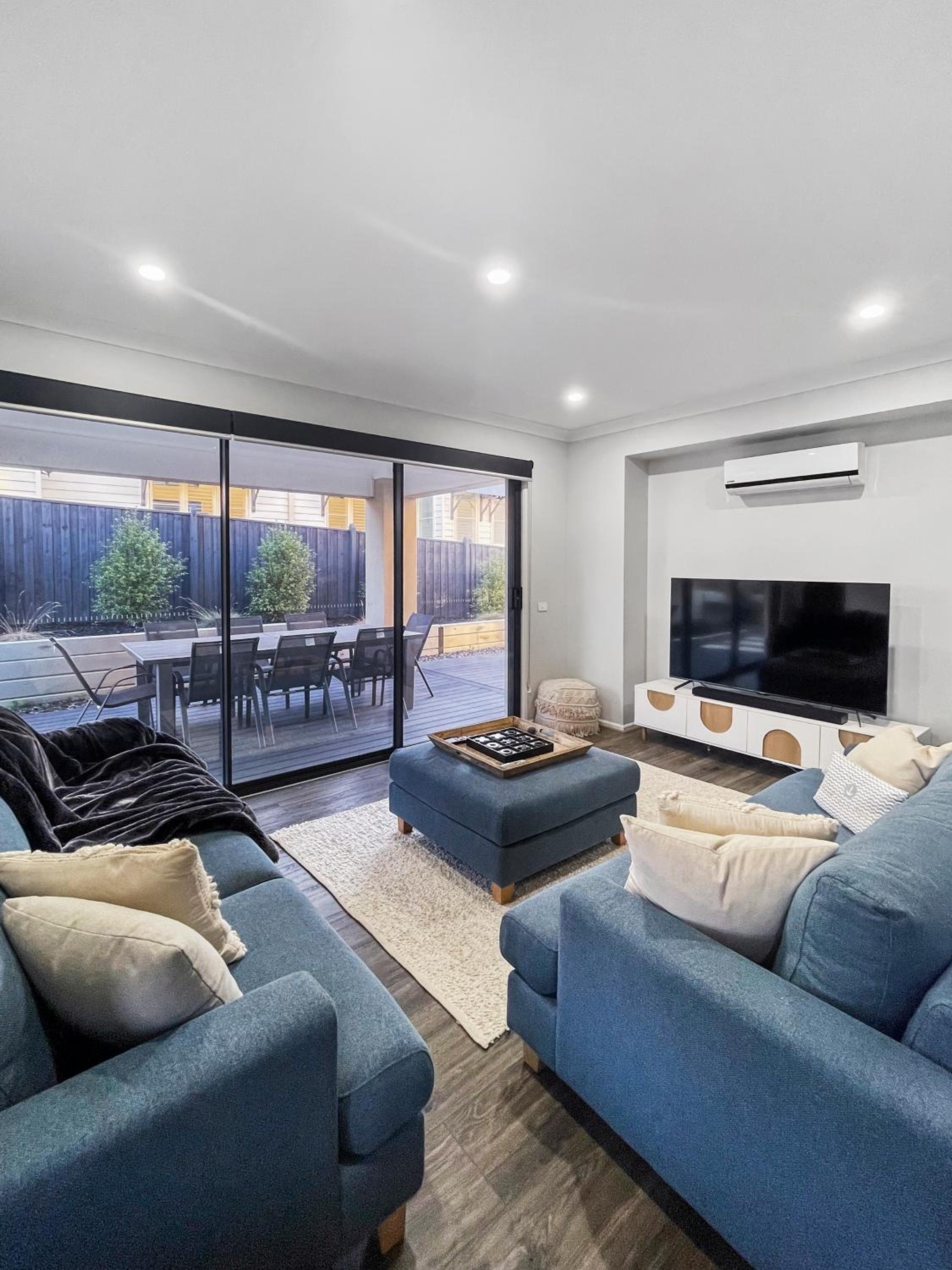 Five-Bedroom House photo 1