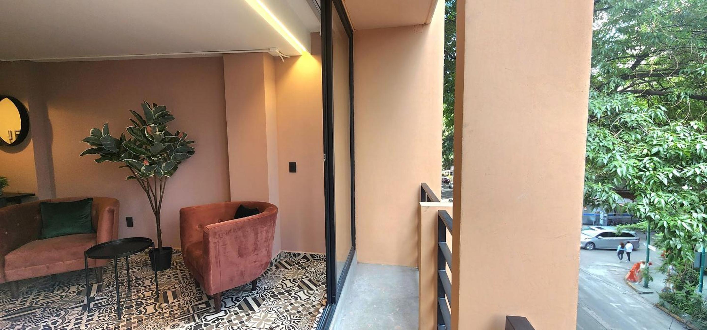 Suite with Balcony - Photo 5