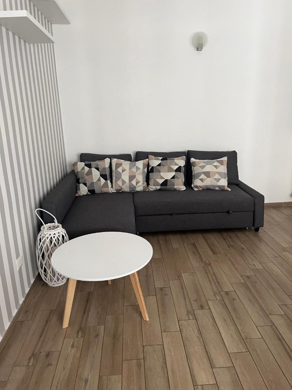 One-Bedroom Apartment photo 3