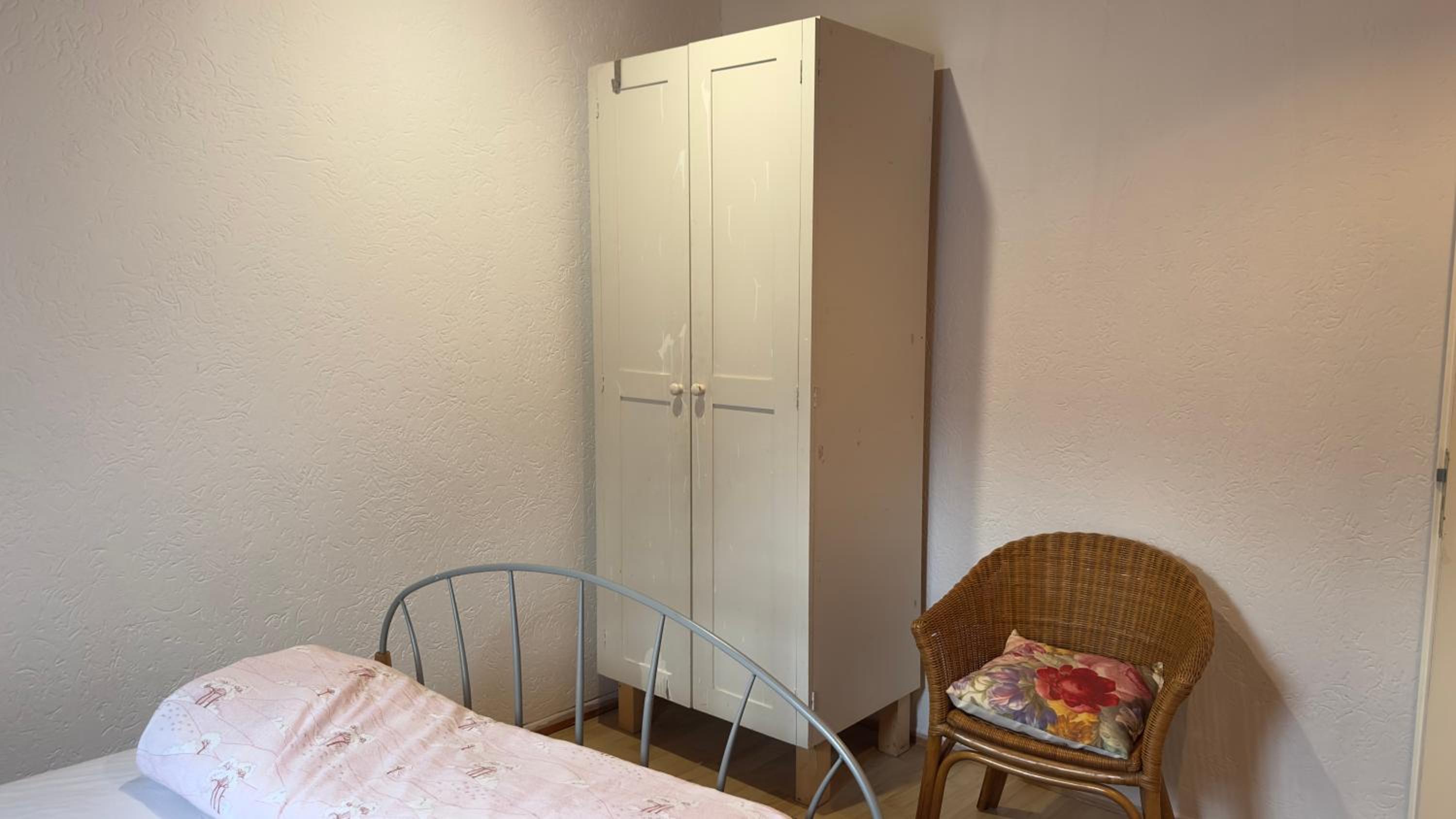 Single Room With Shared Shower And Toilet photo 2