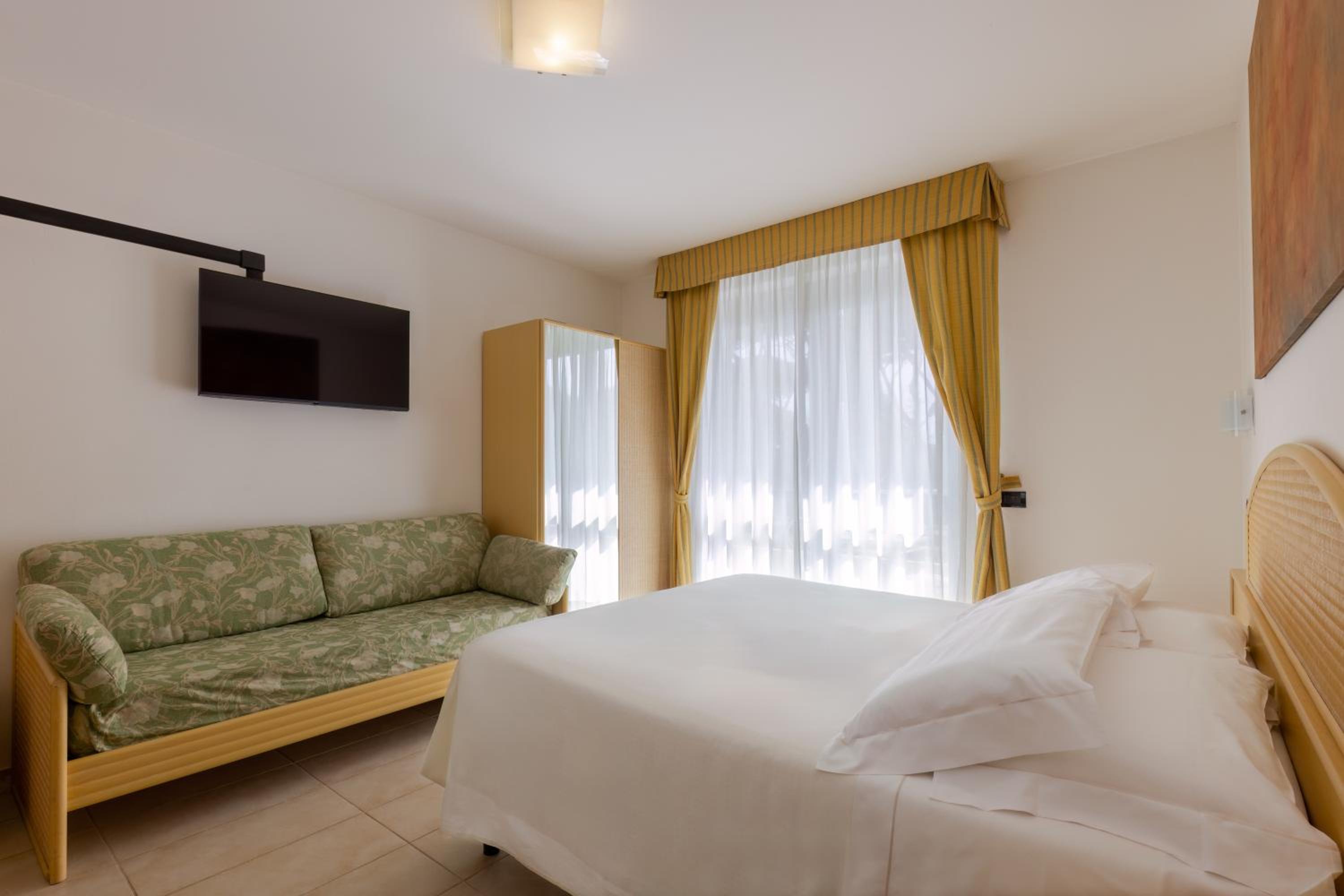 Superior Triple Room - Photo 3