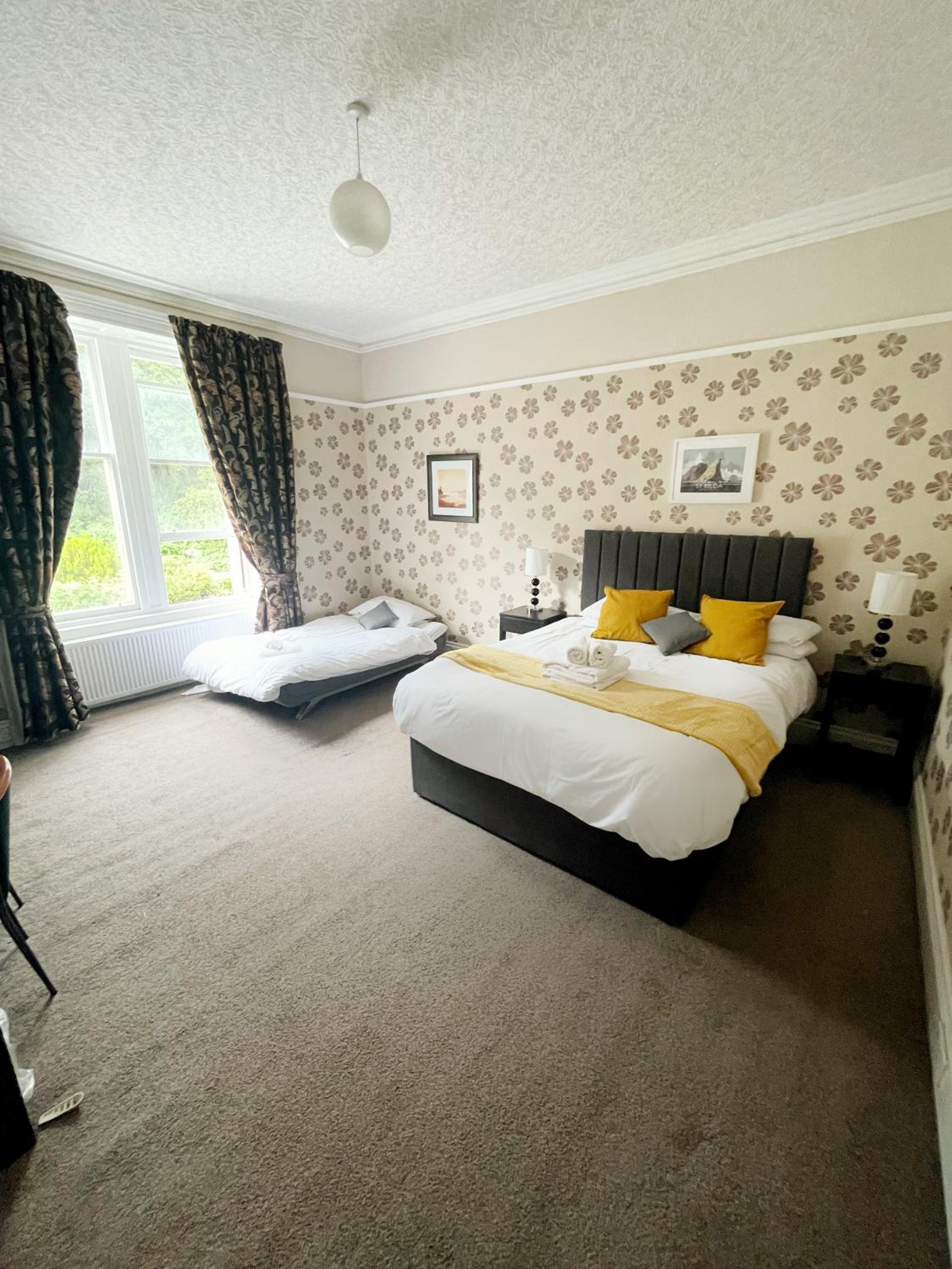 Family Room - Photo 4