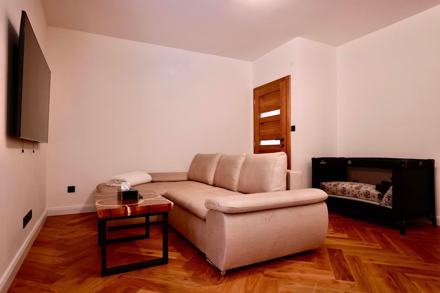 Apartment with Balcony photo 3