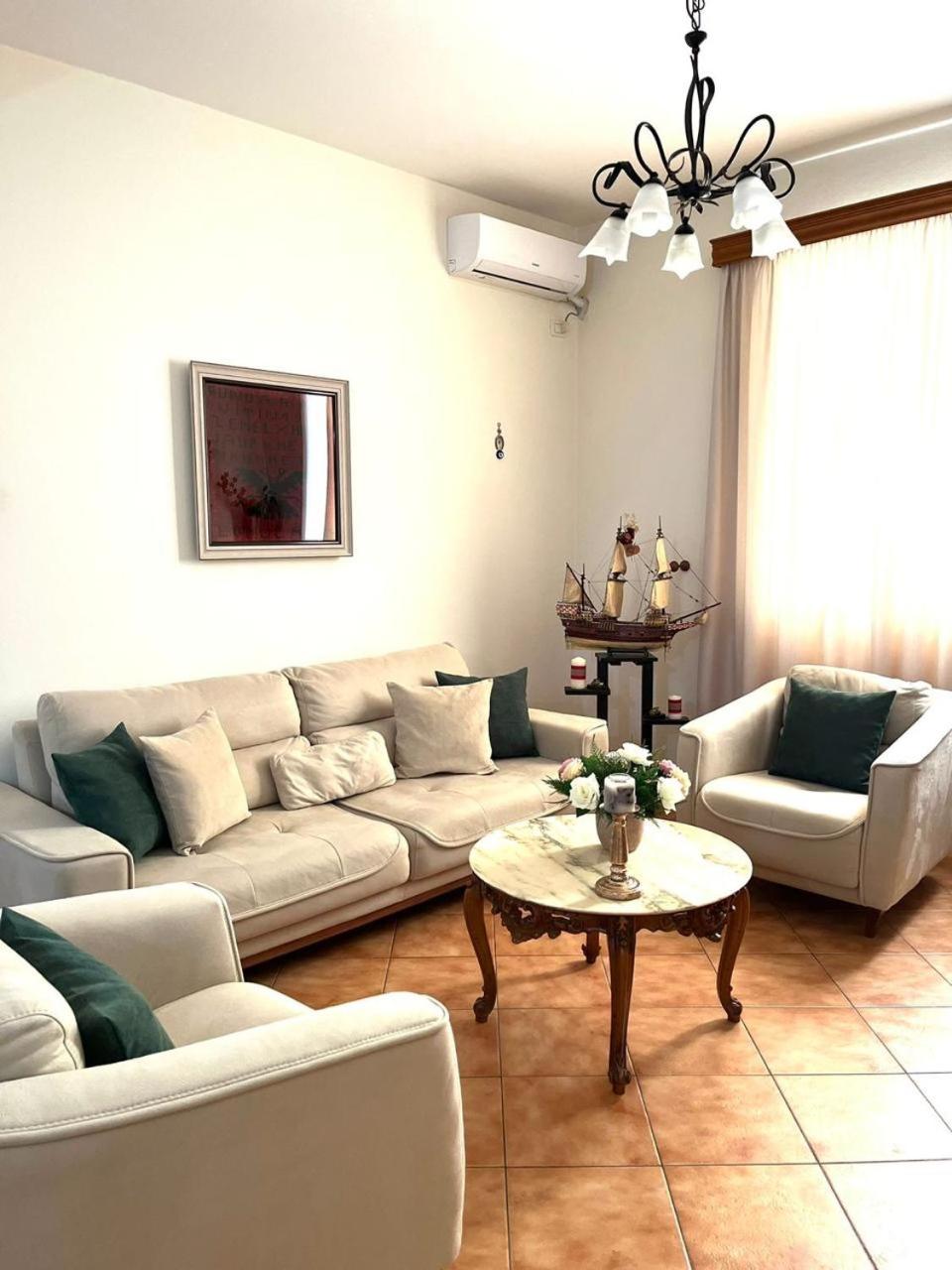 Apartment with Garden View