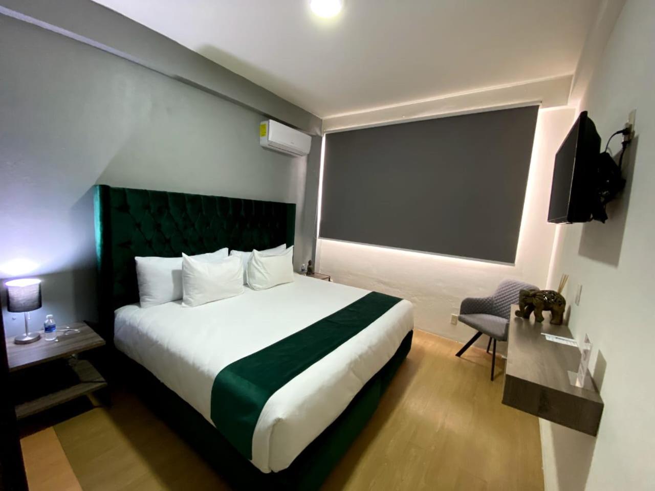 Deluxe King Room photo 2