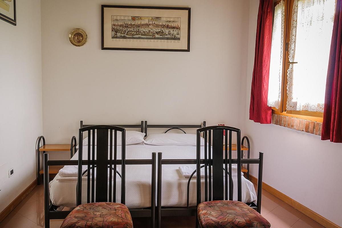 Double or Twin Room with Bathroom photo 2