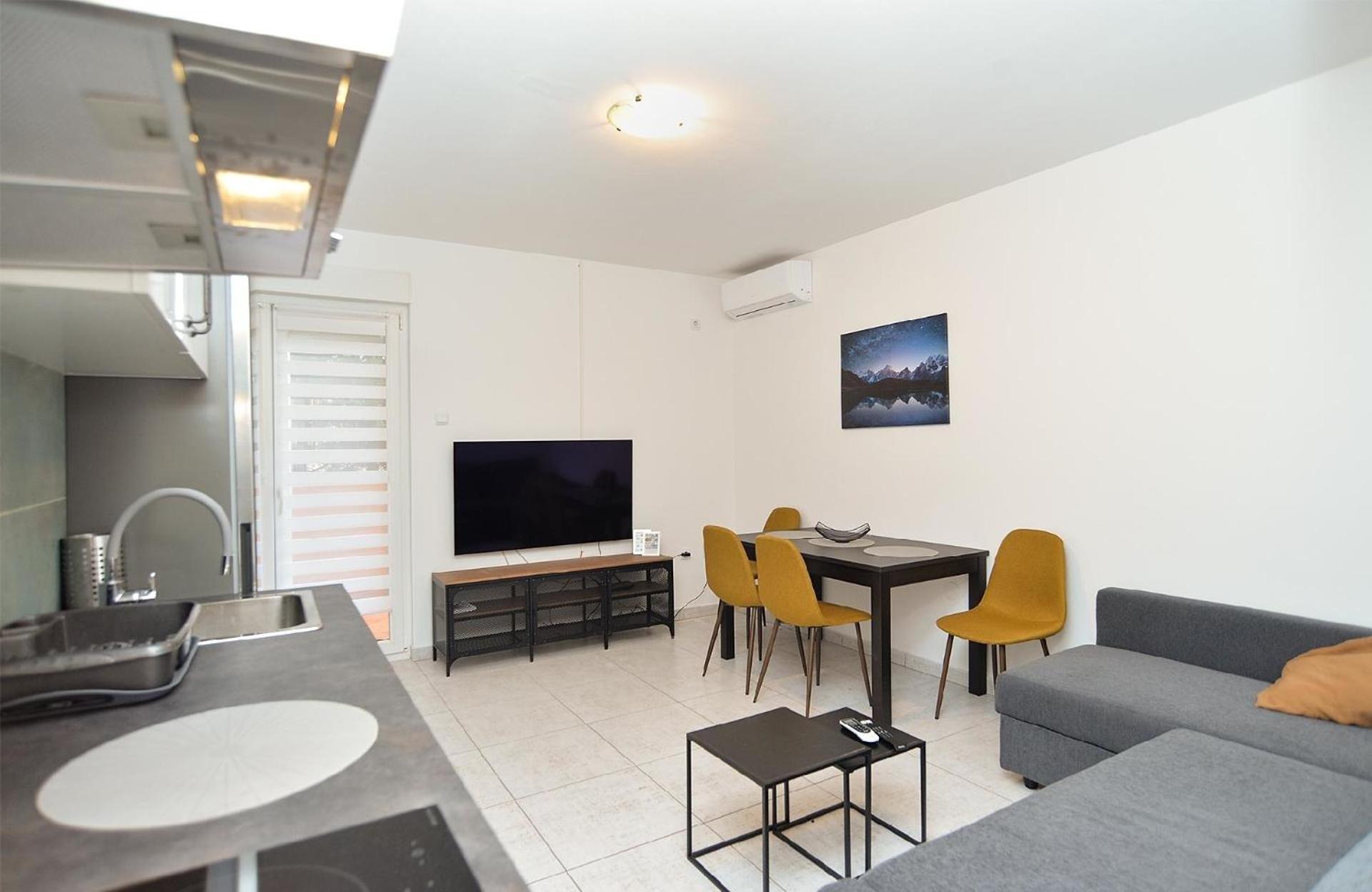 Apartment photo 1