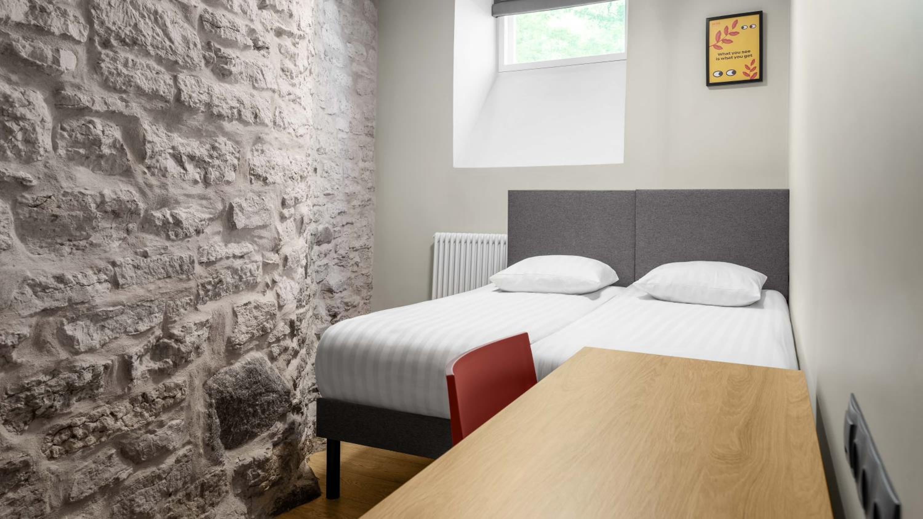 Double or Twin Room - Photo 8