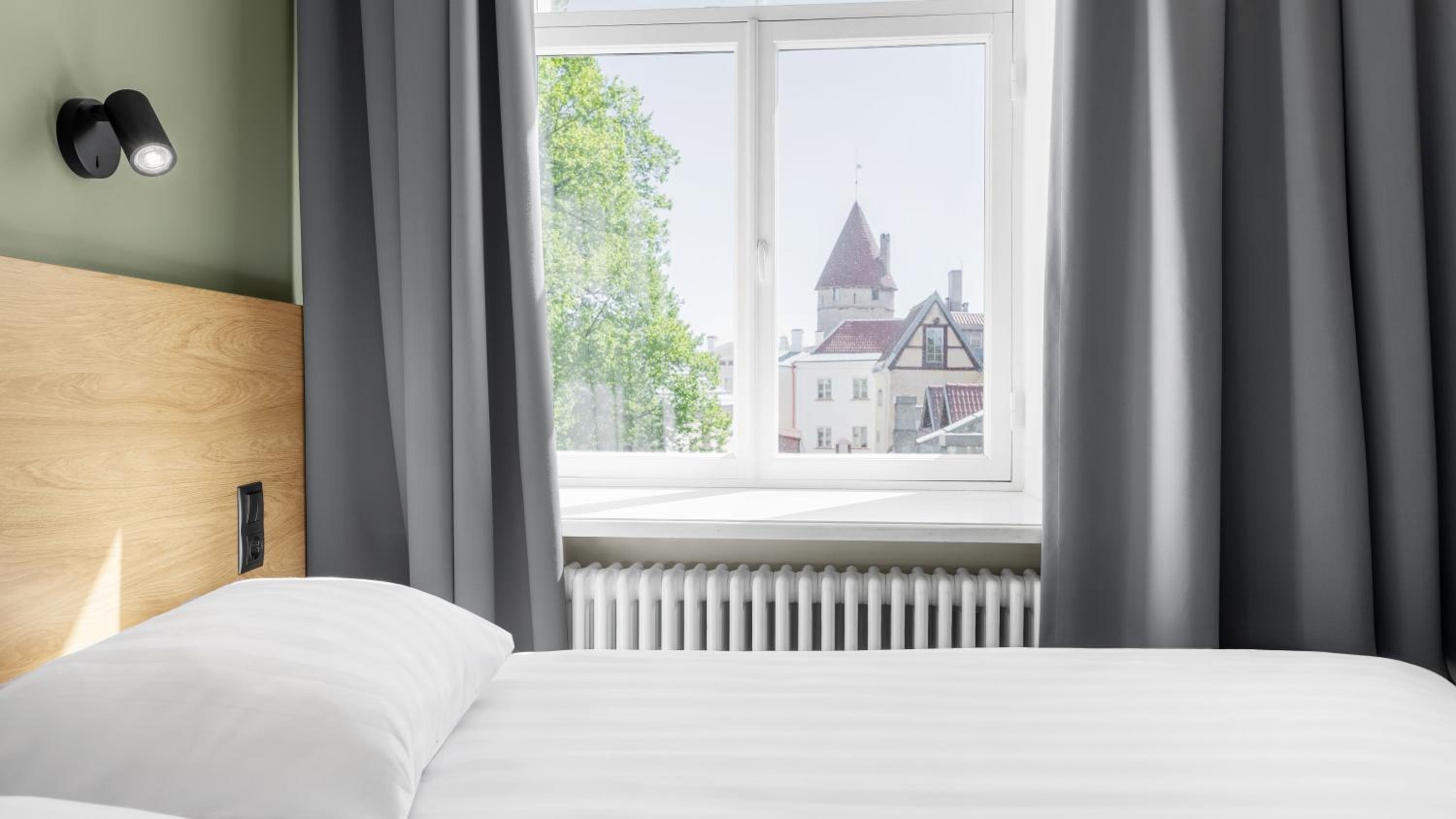 Double or Twin Room - Photo 9