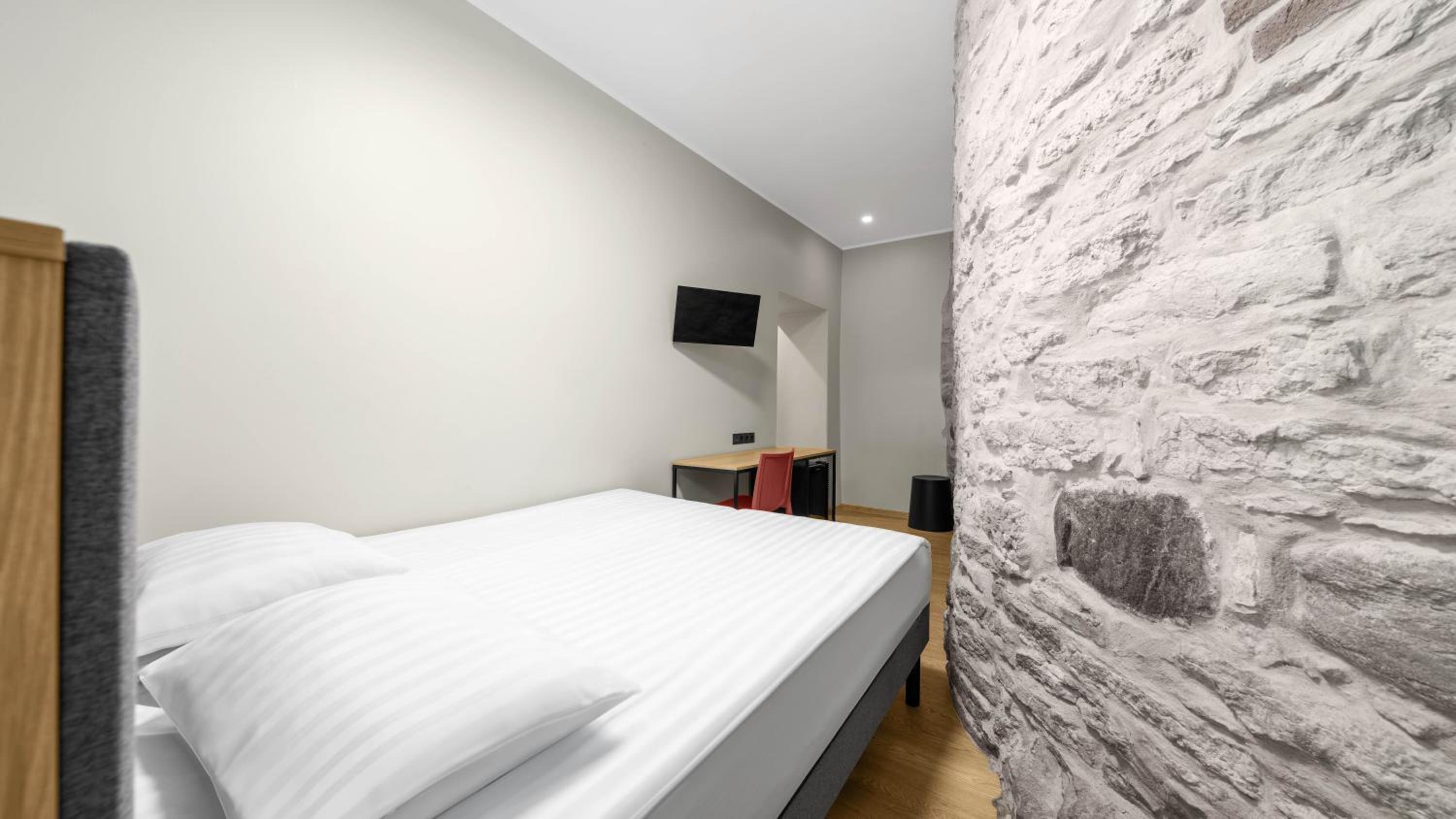 Double or Twin Room - Photo 13