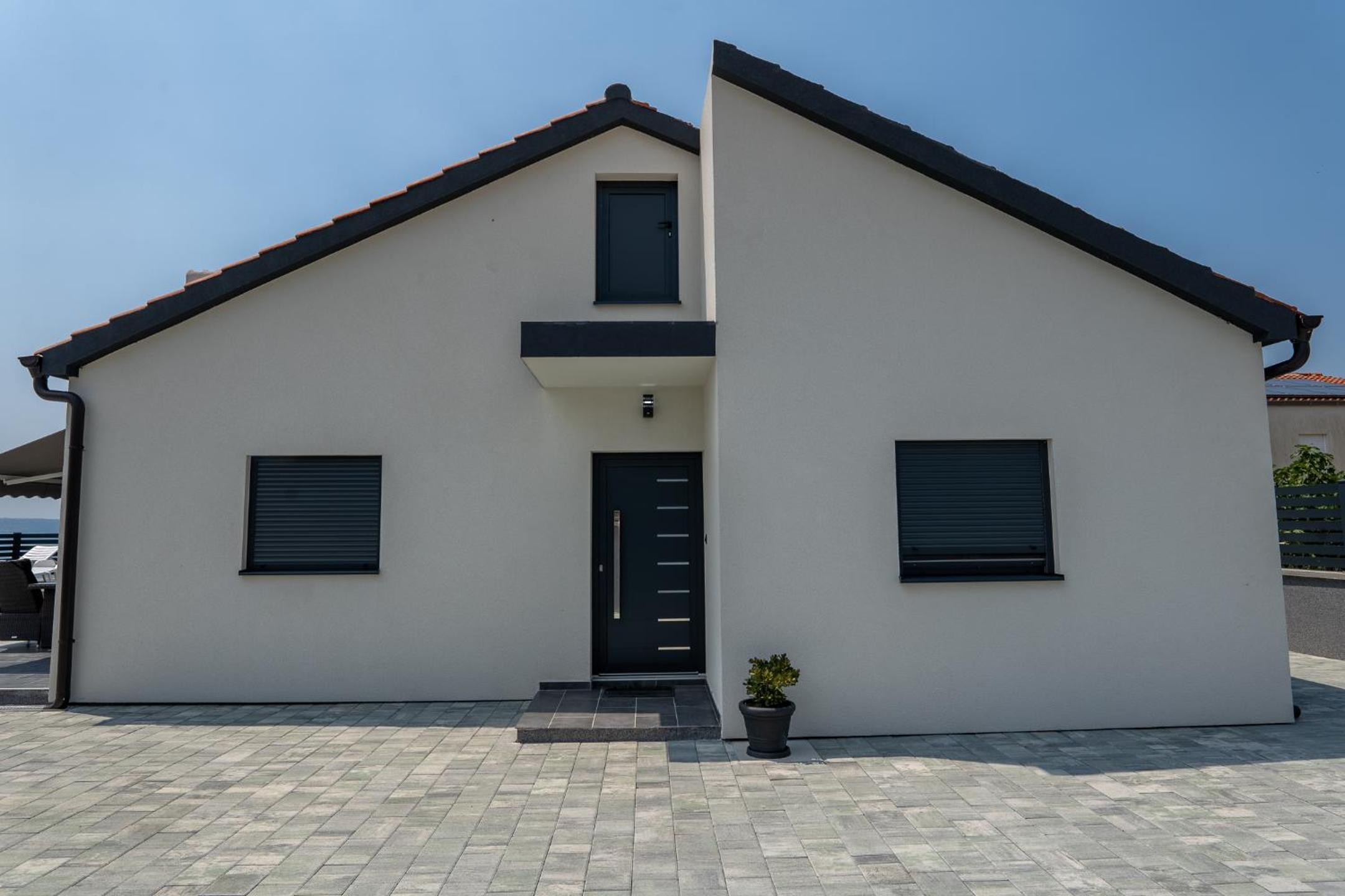 Villa photo 2