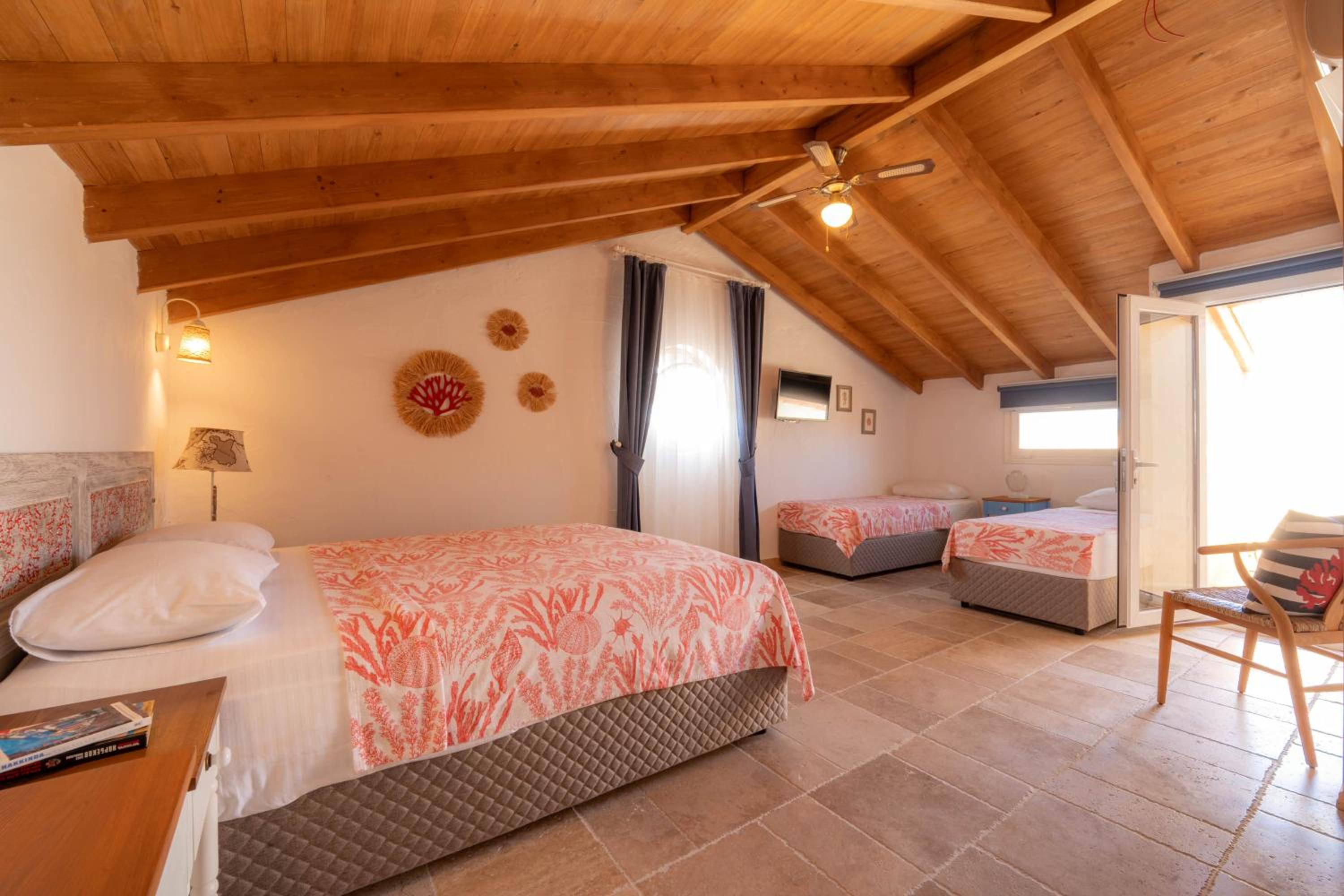 Deluxe Triple Room photo 3
