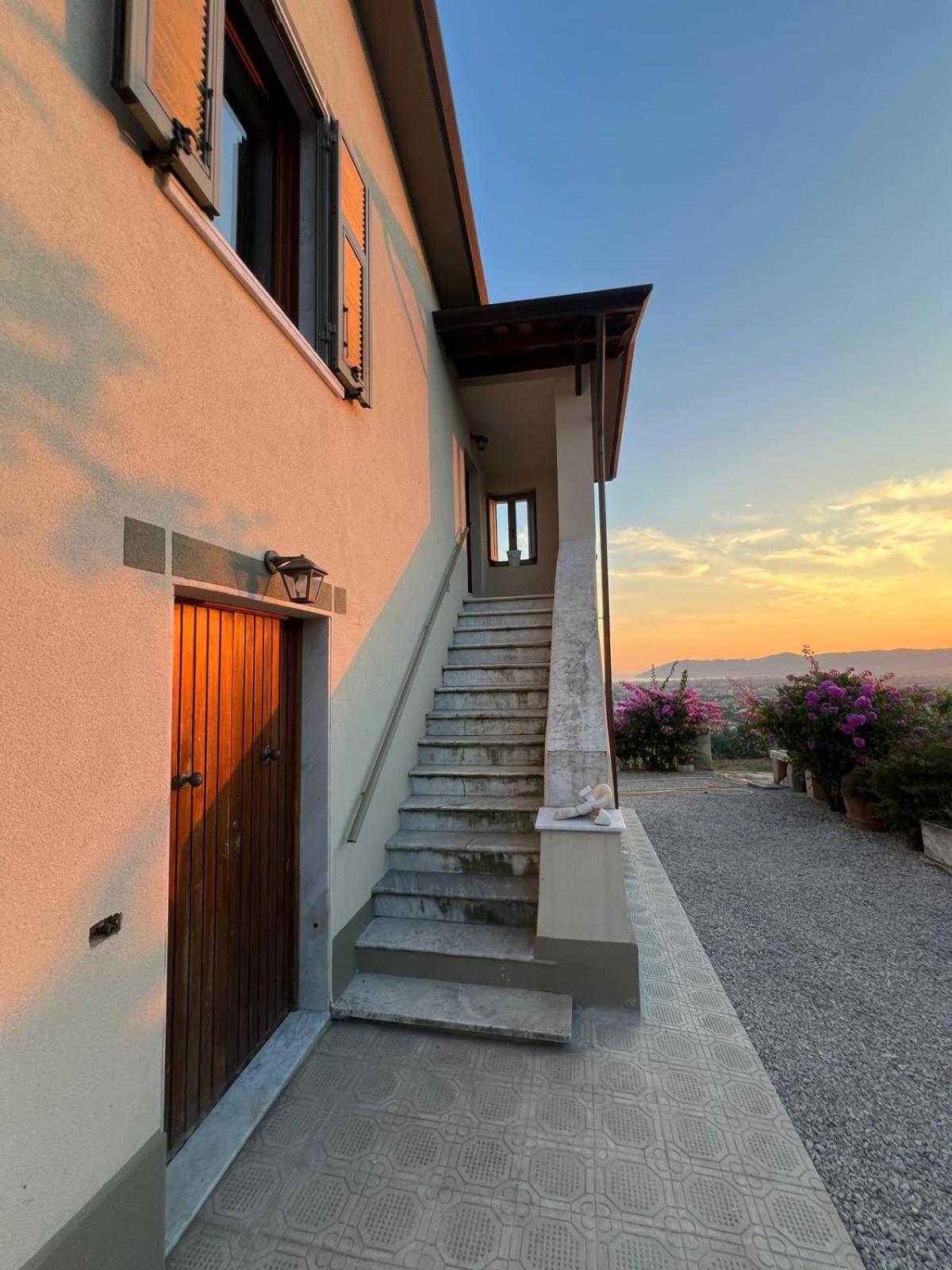 One-Bedroom Apartment with Sea View photo 2