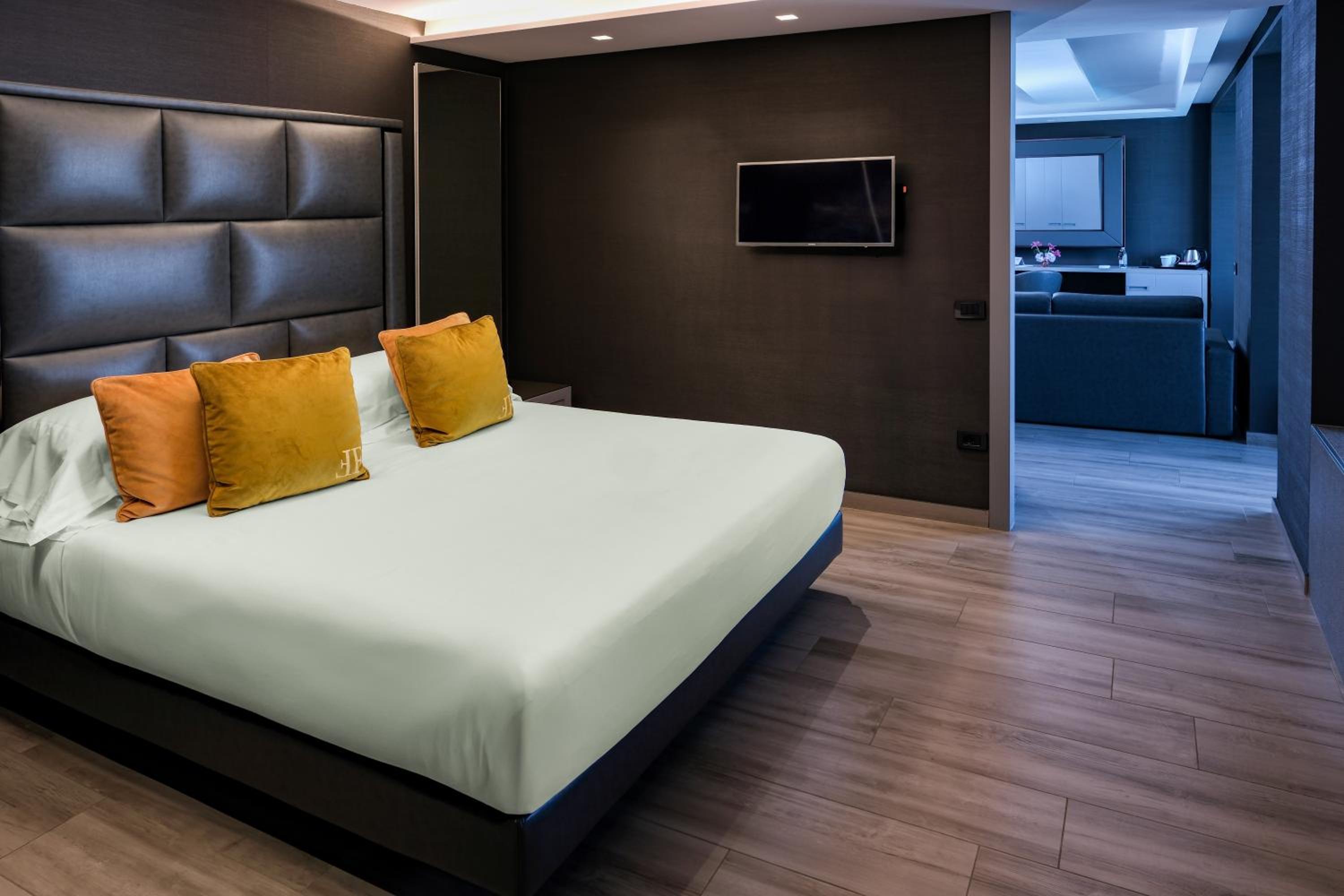 King Suite with Spa Bath and Sea View - Photo 17