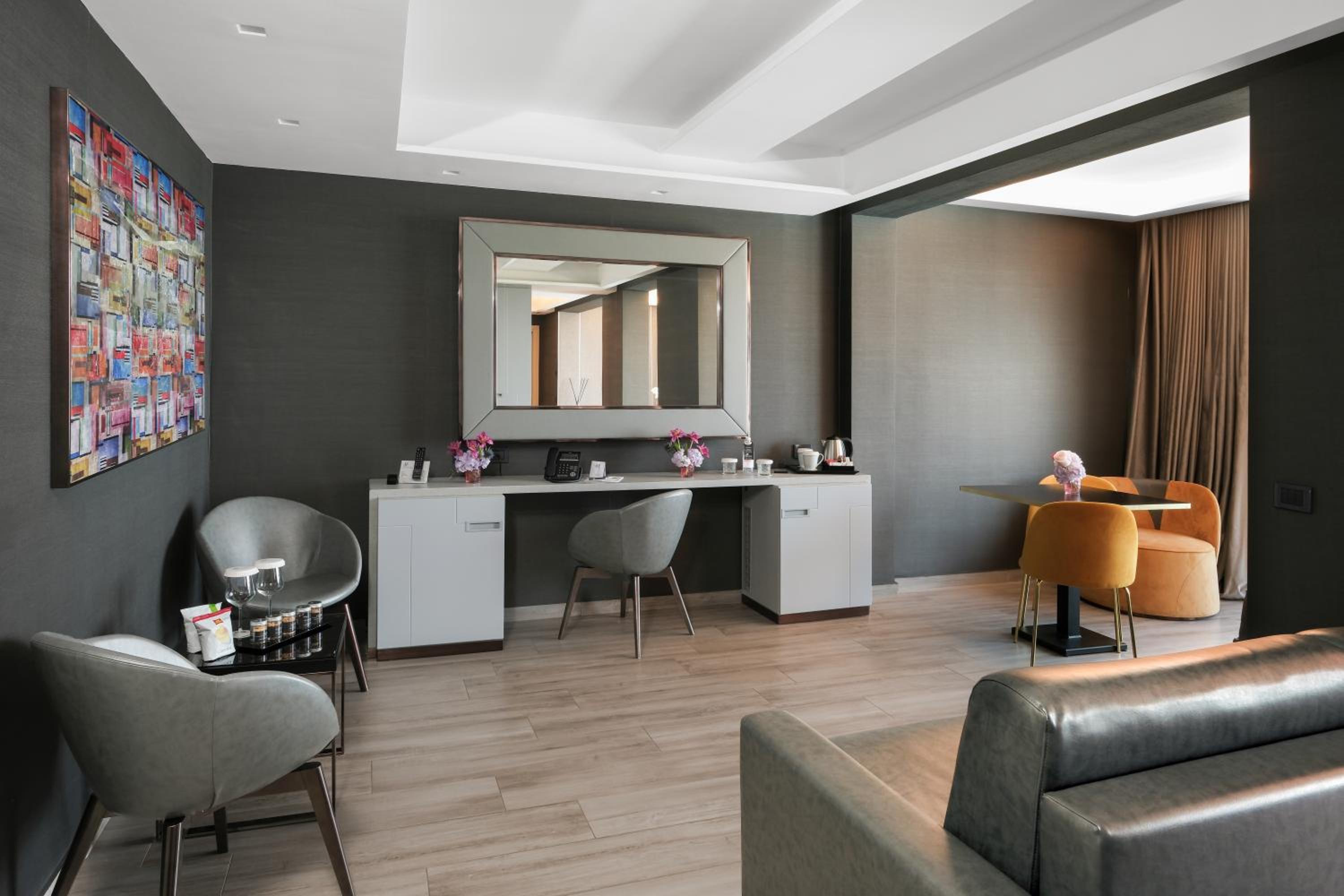King Suite with Spa Bath and Sea View - Photo 12