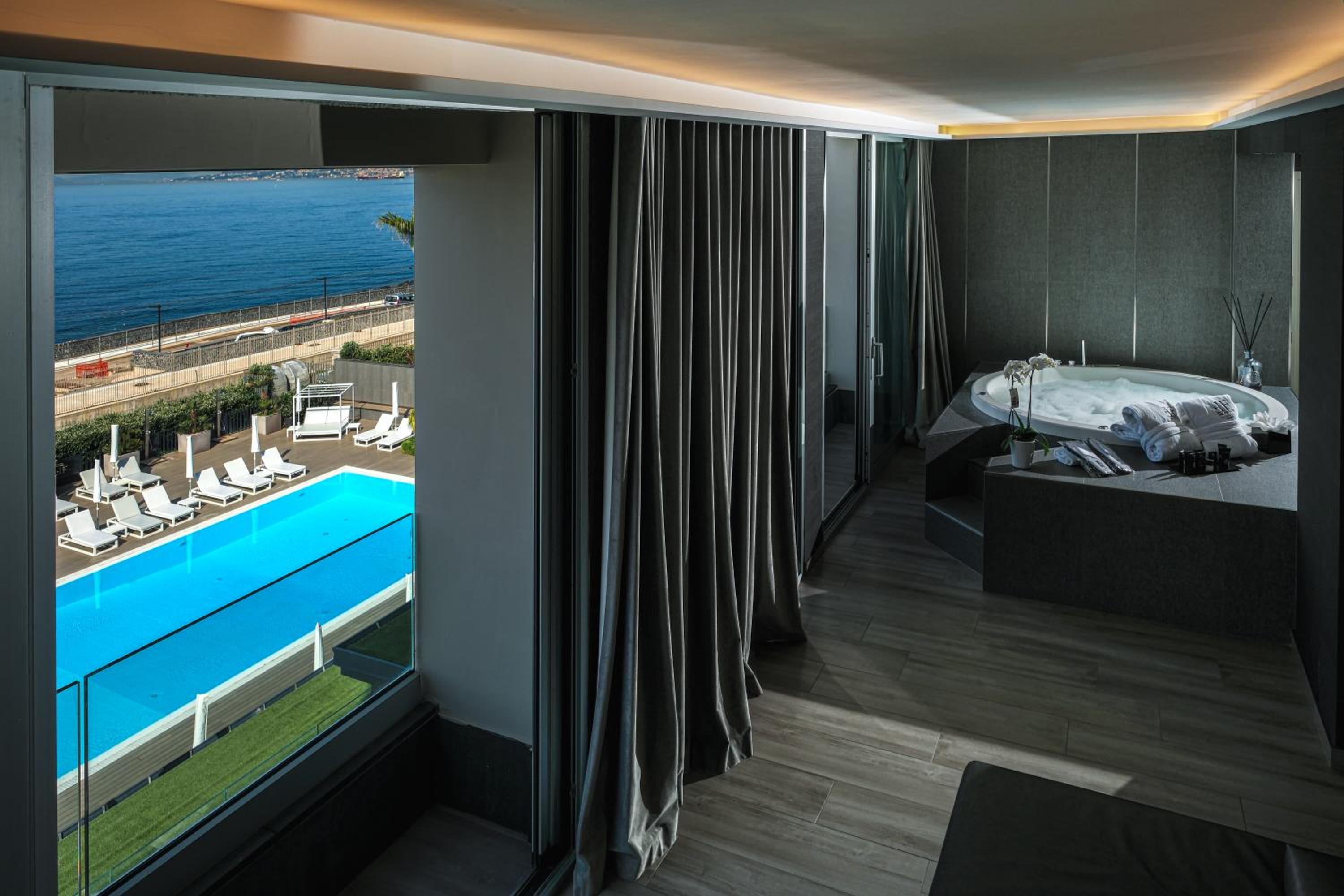 King Suite with Spa Bath and Sea View - Photo 2