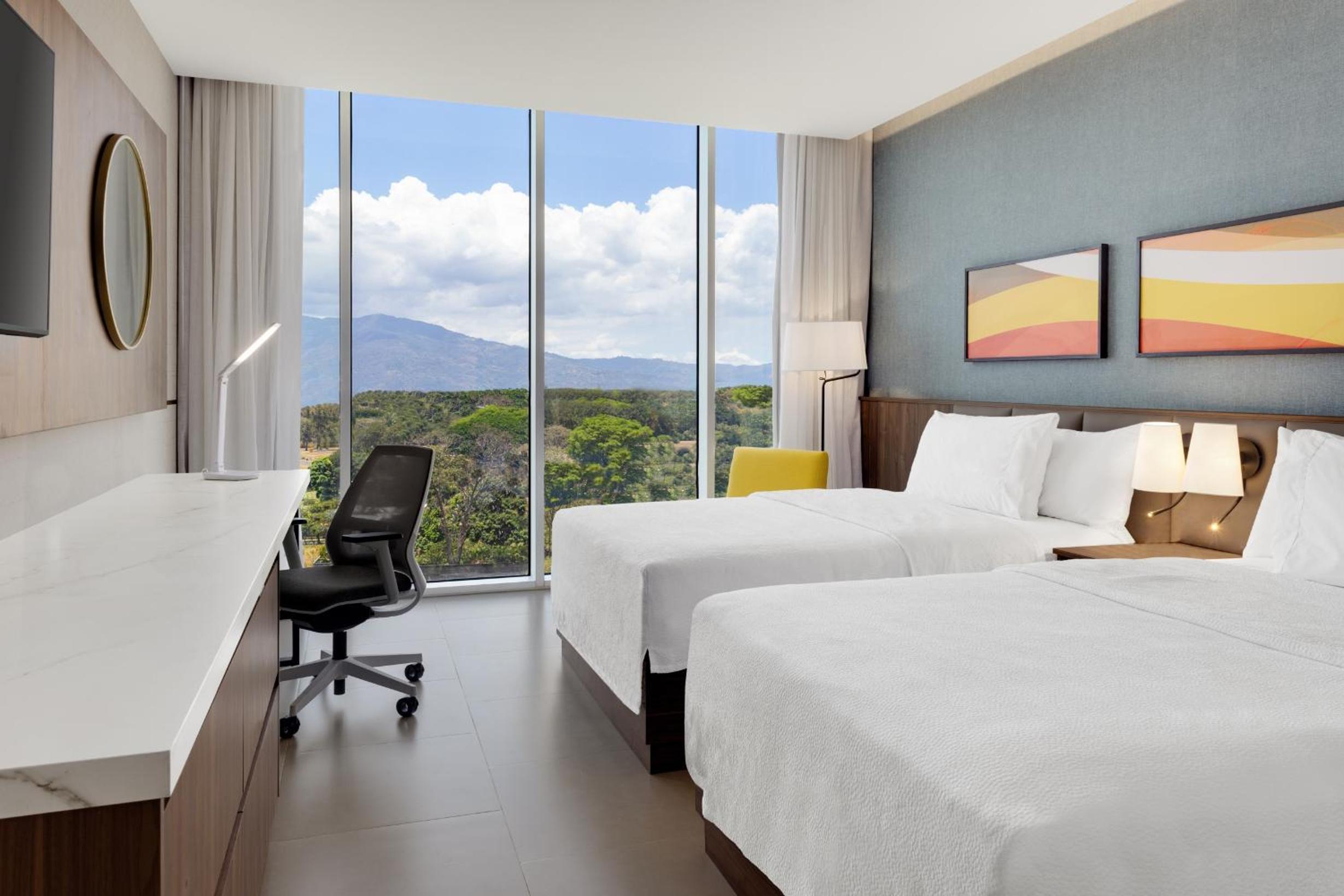 Double Room with Two Double Beds and Mountain View photo 2