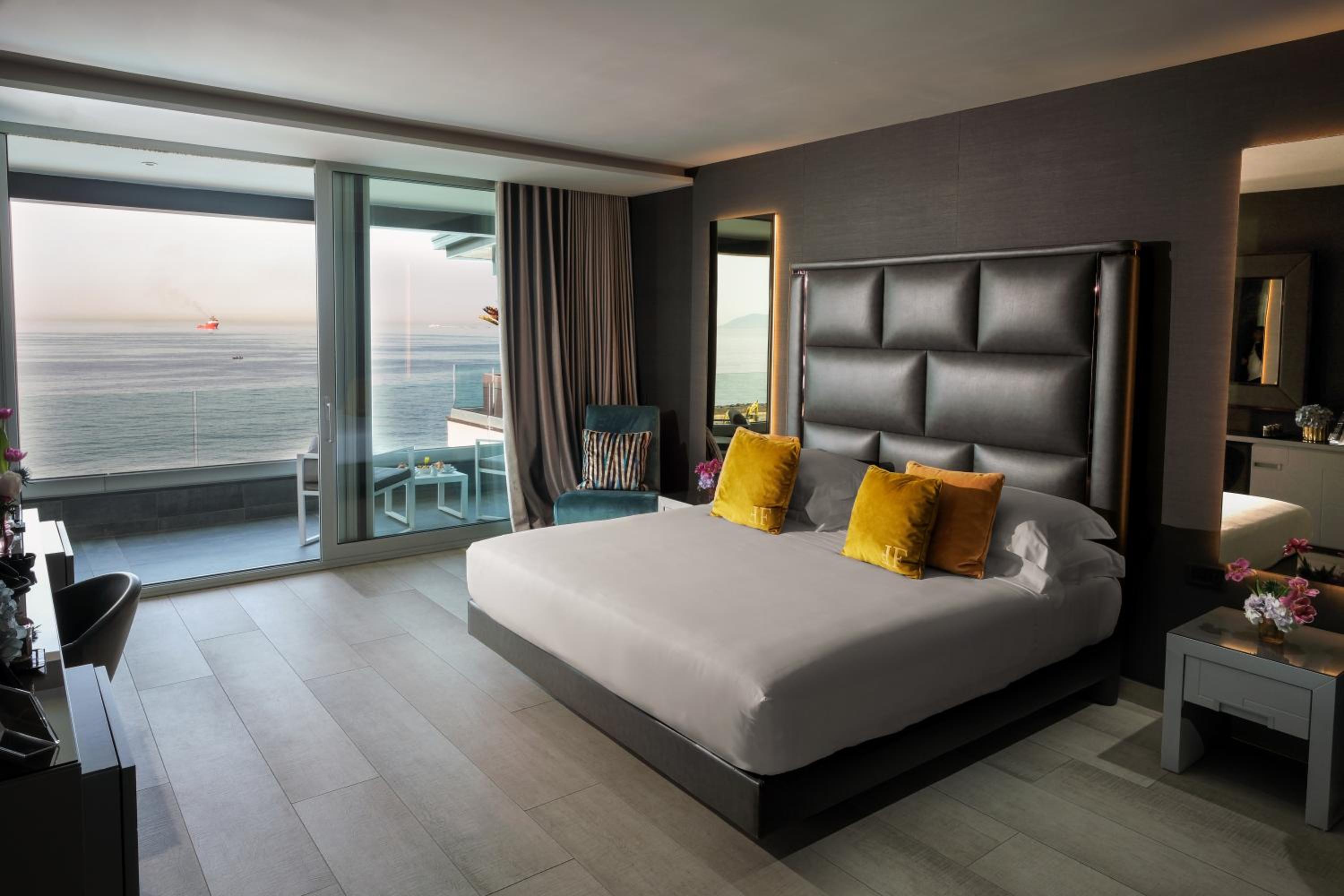 King Suite with Spa Bath and Sea View - Photo 27