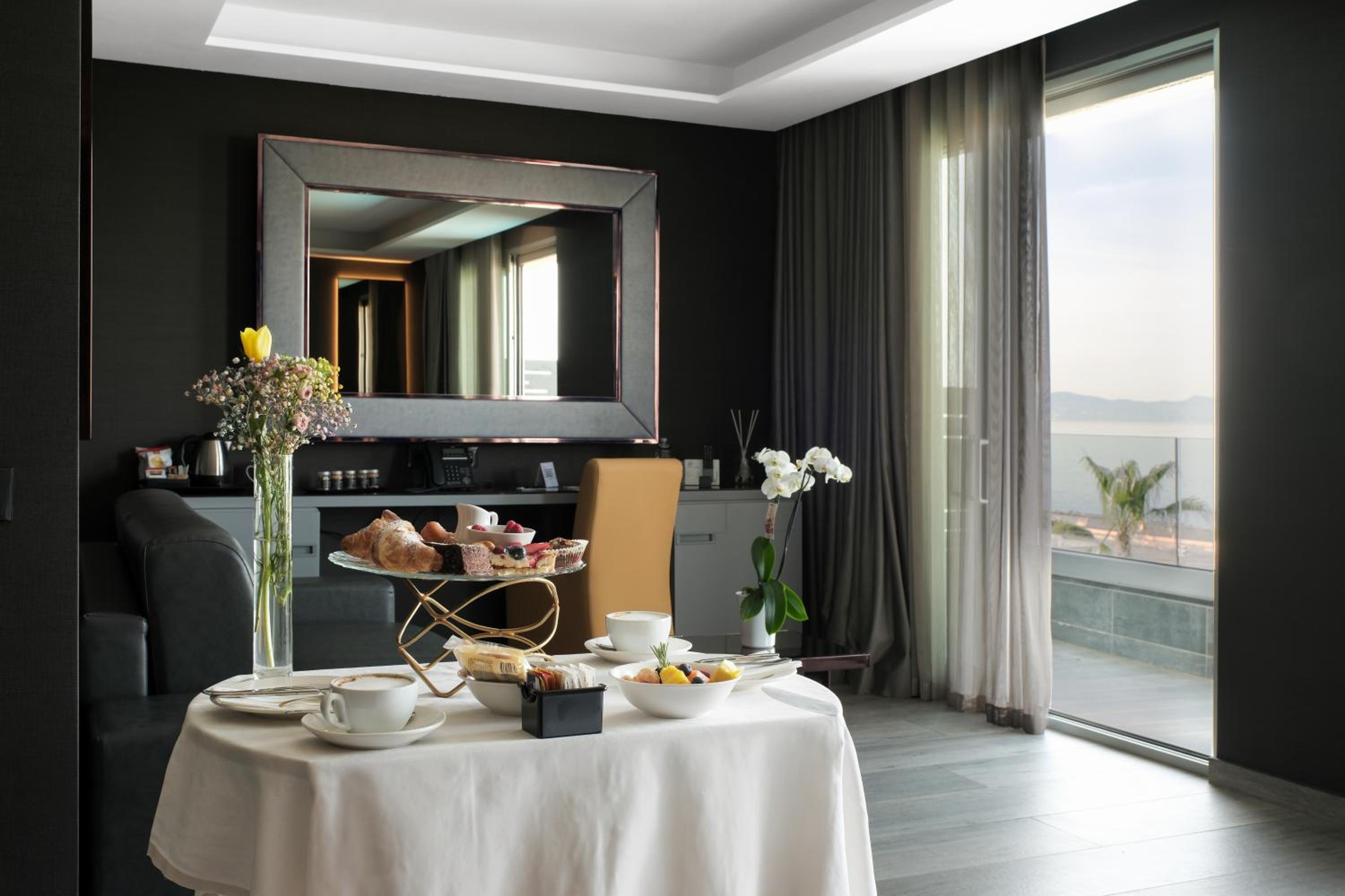 King Suite with Sea View - Photo 8