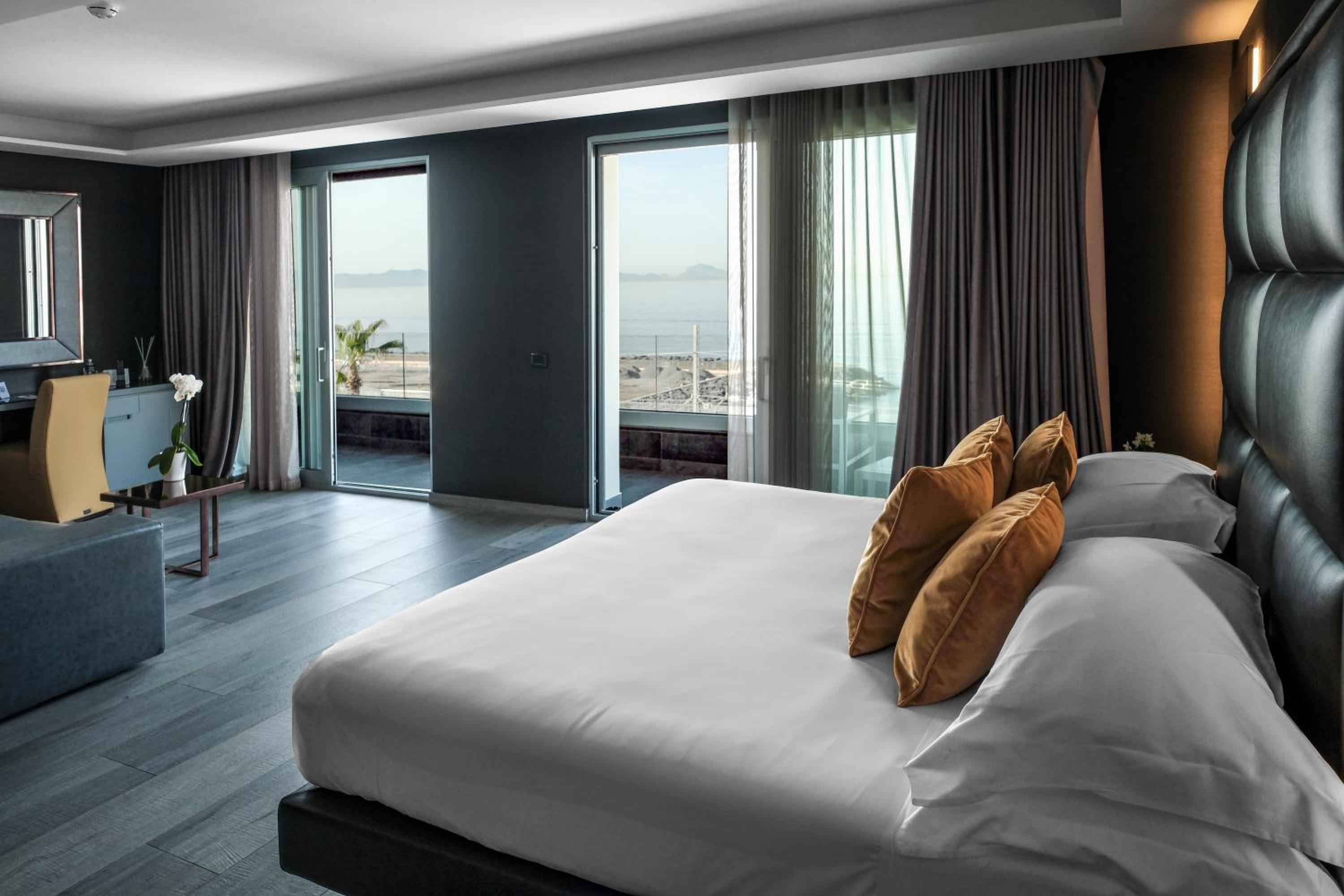 King Suite with Sea View - Photo 1