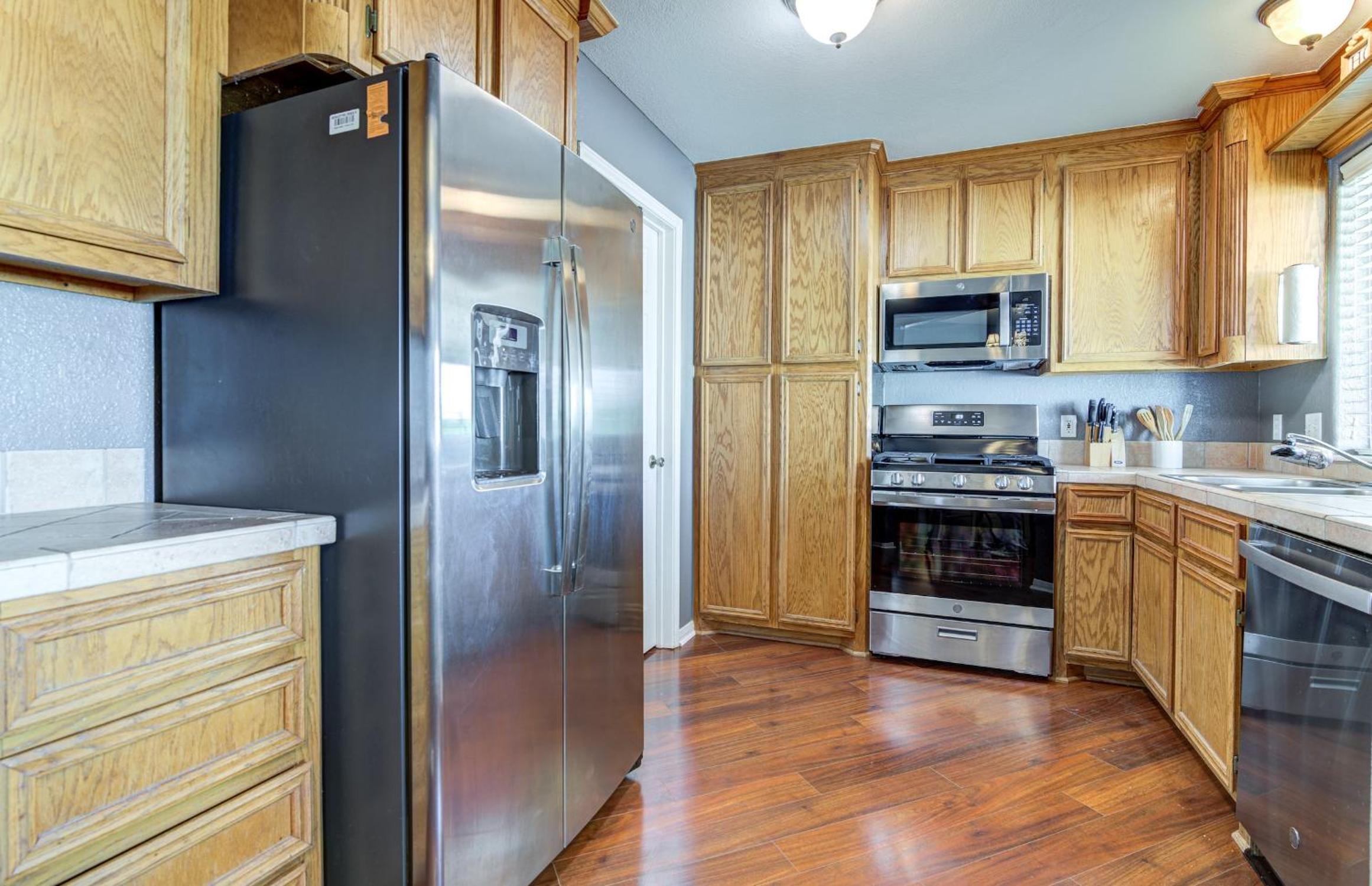 Three-Bedroom House photo 3