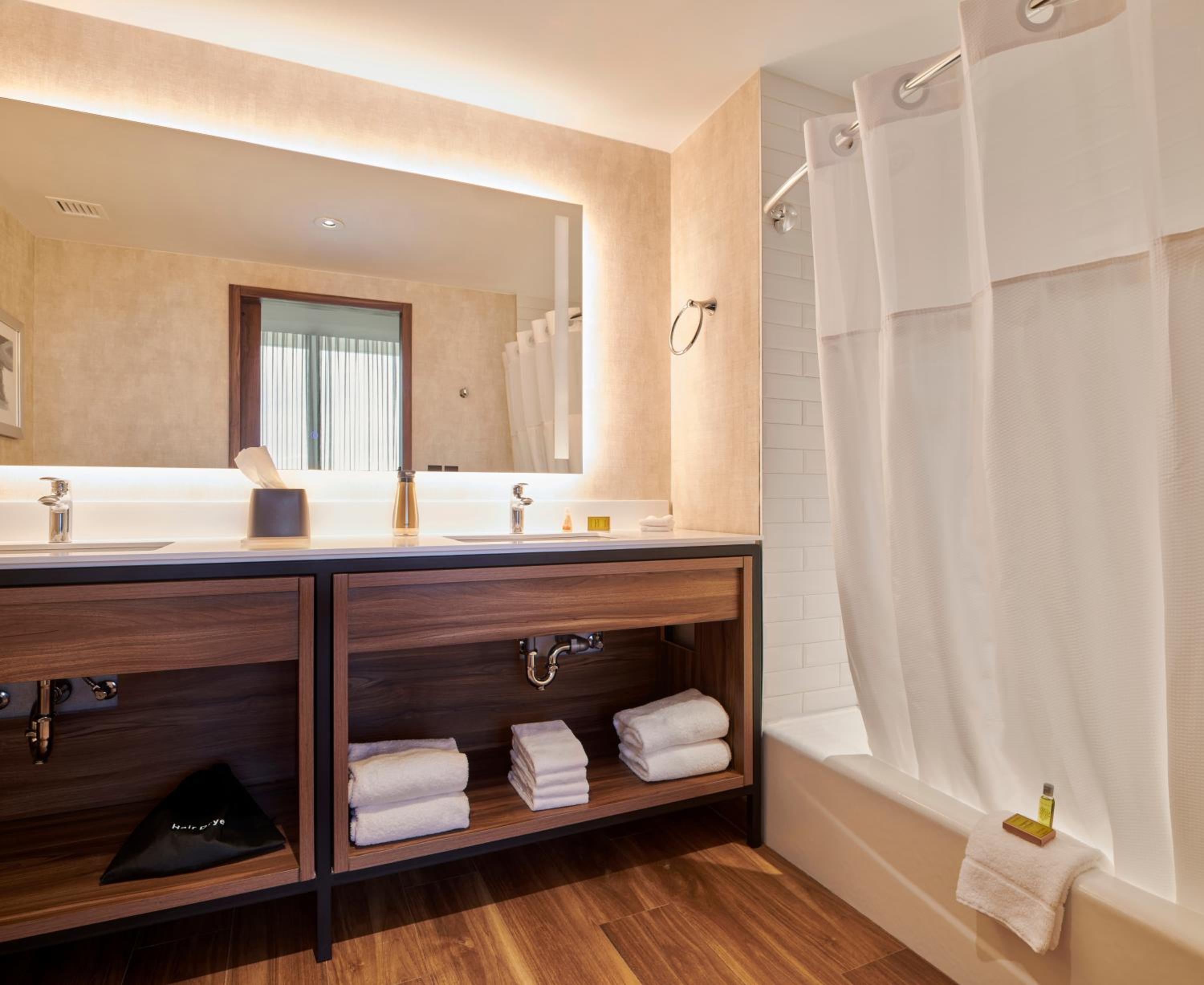 One-Bedroom King Suite with Sofa Bed - Photo 5