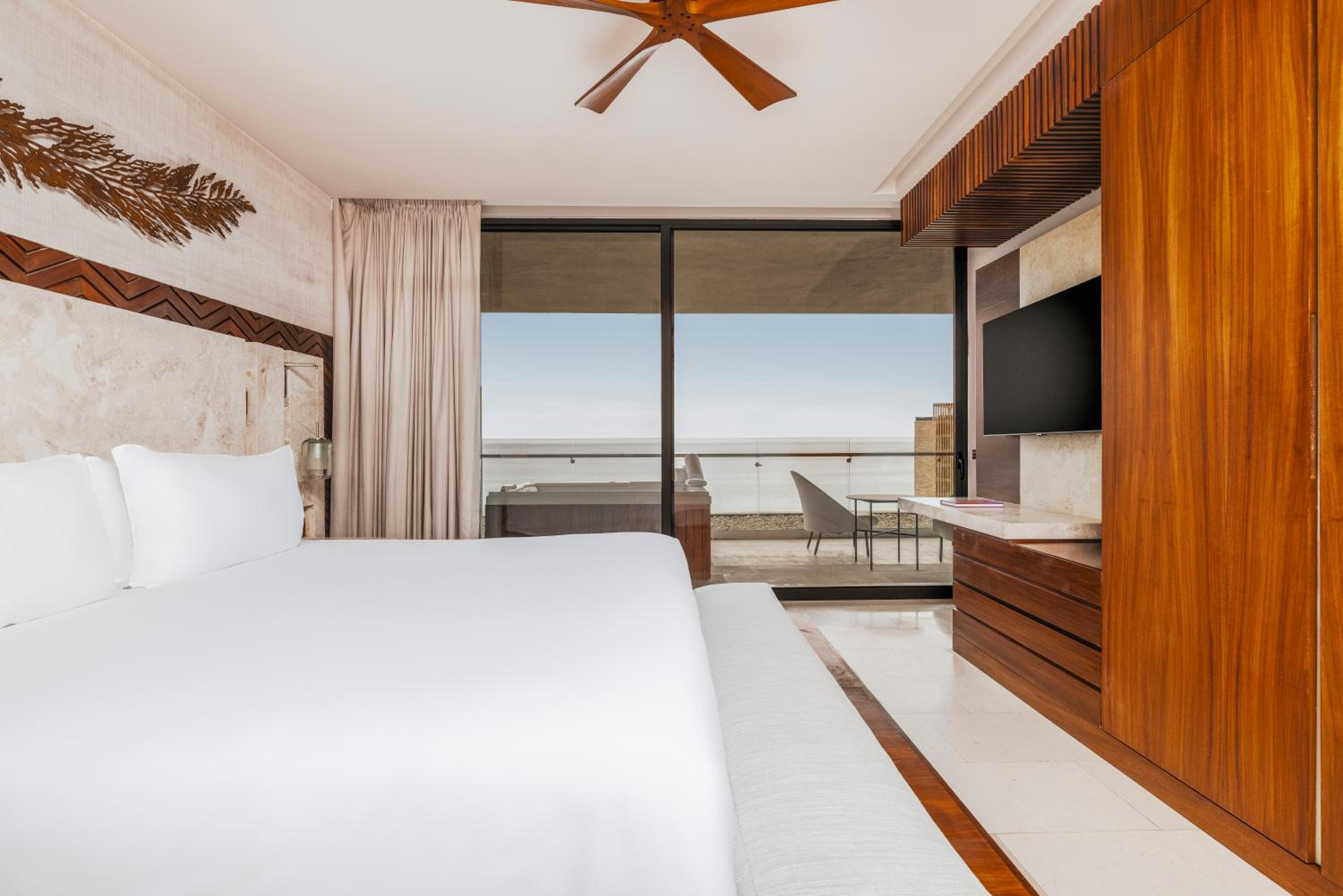 Suite de Dos Habitaciones con Balcón y Vista al Océano