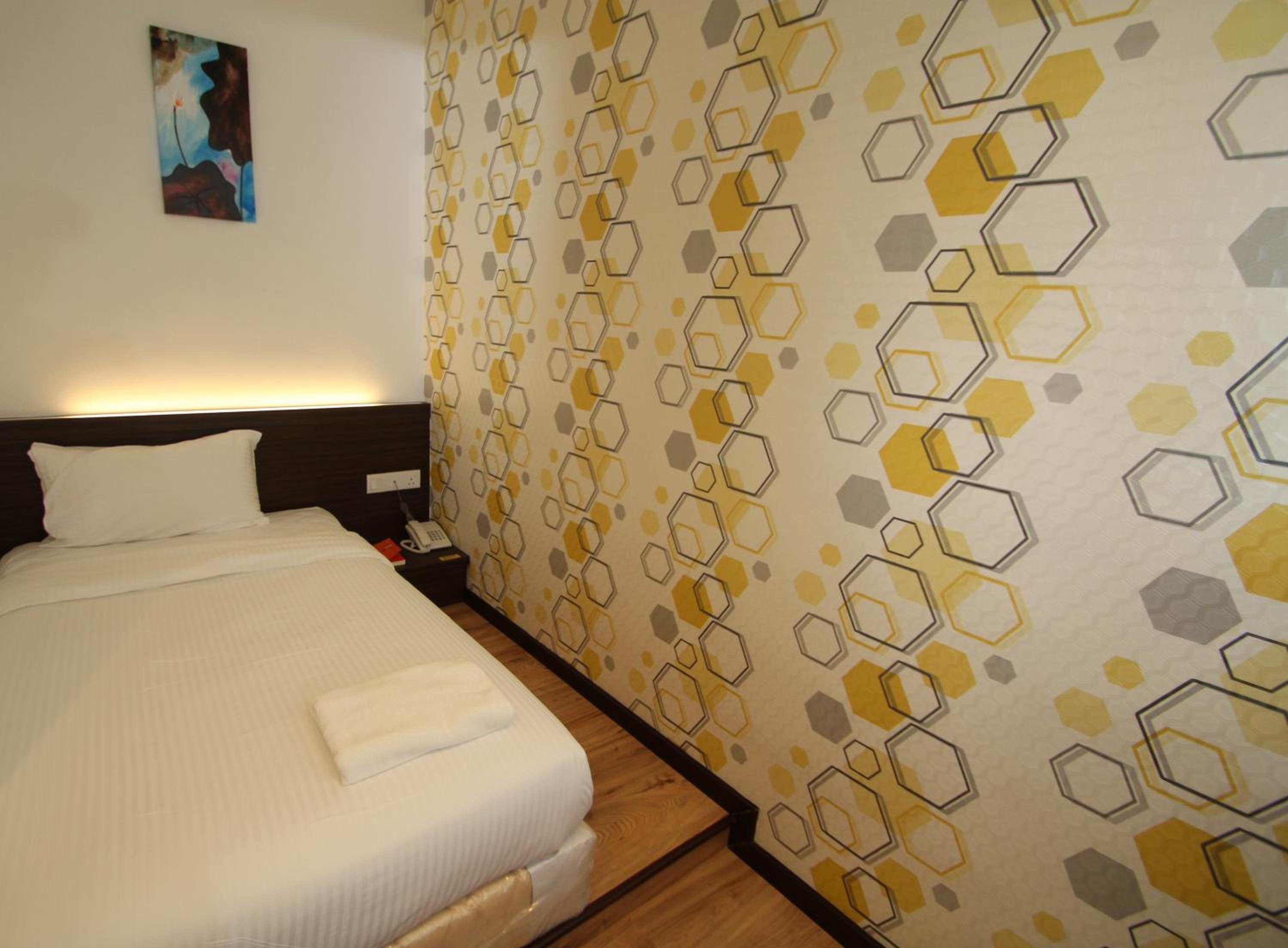 Standard Twin Room - Photo 4