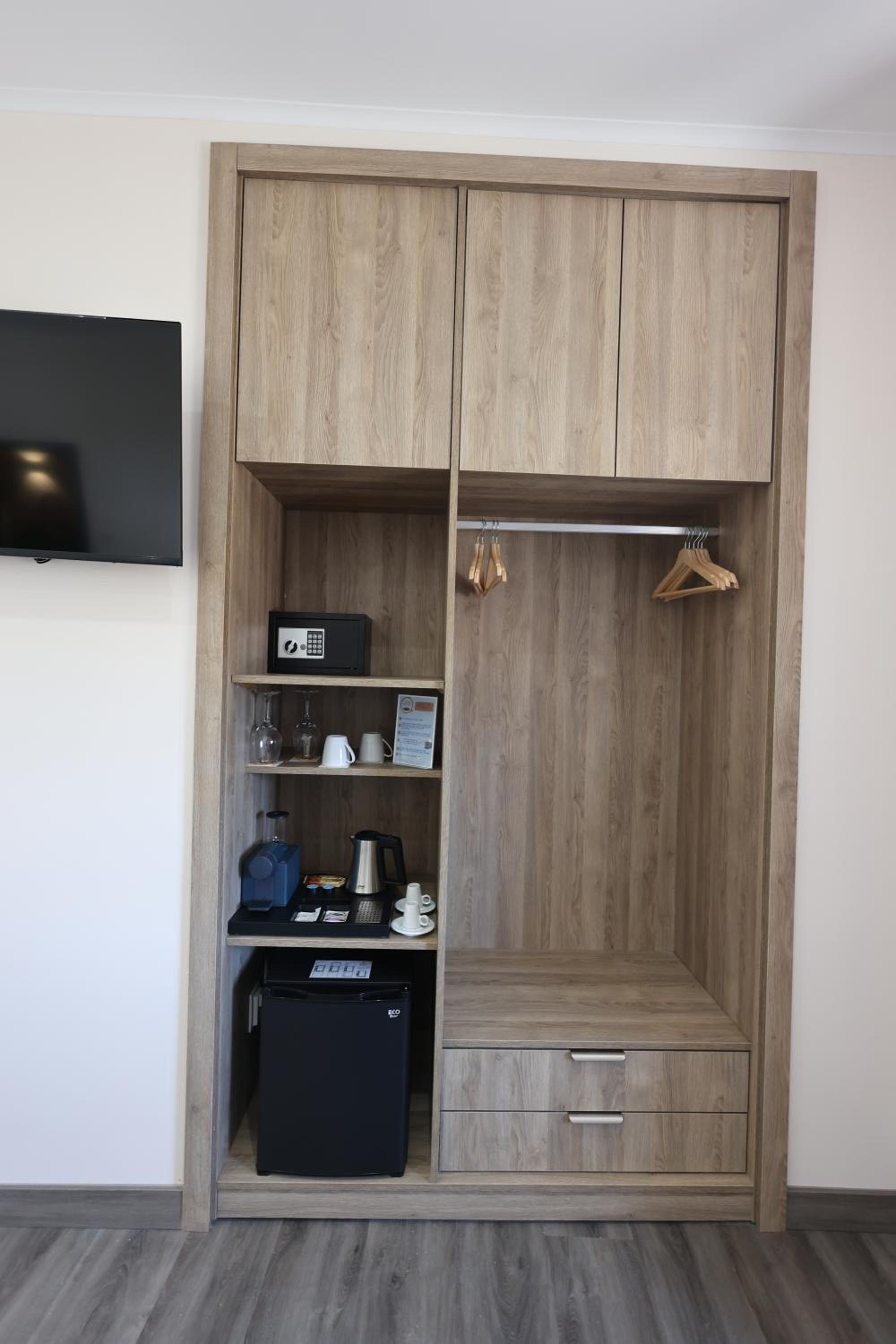 Superior King Suite photo 2