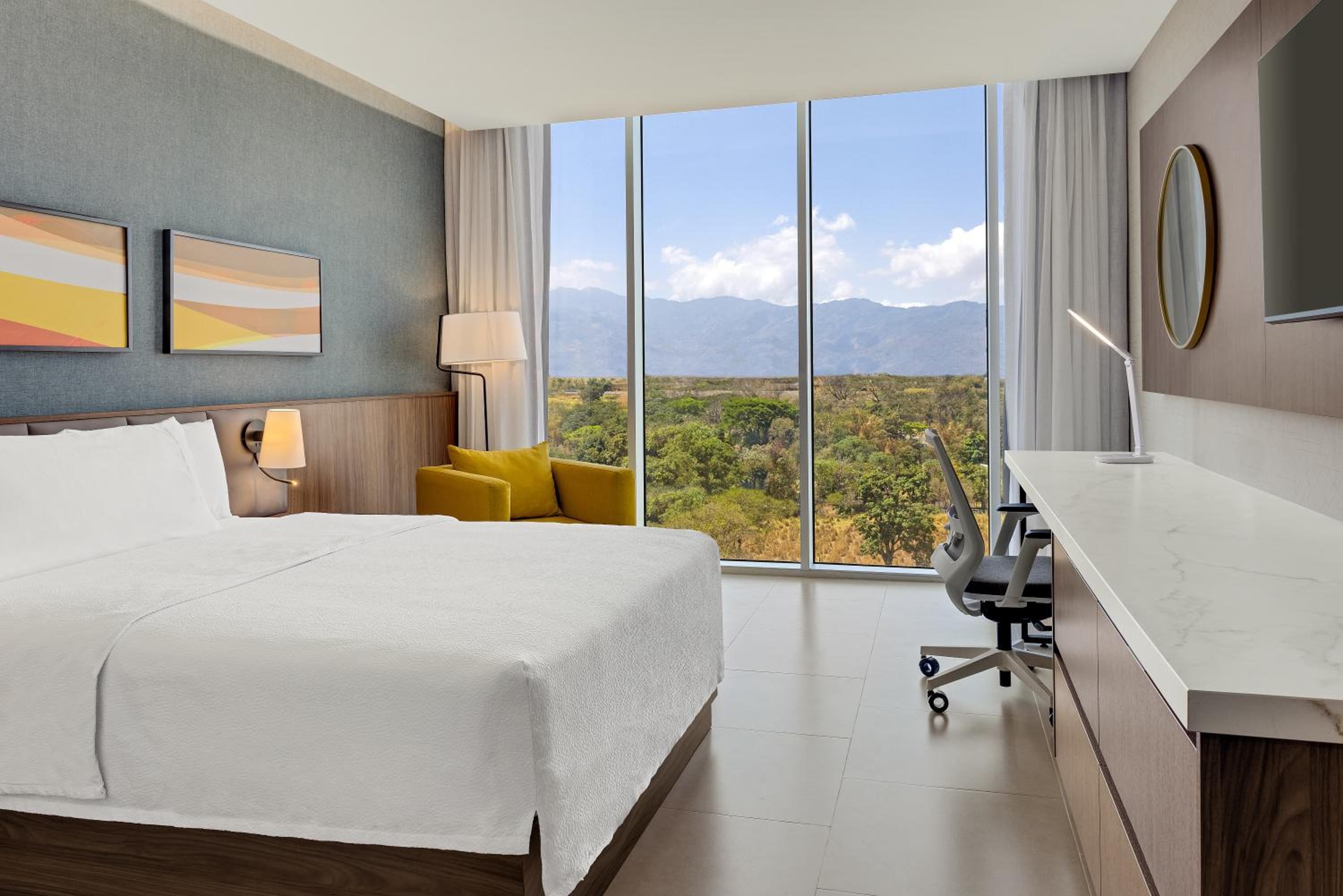 Queen Room with Mountain View photo 2