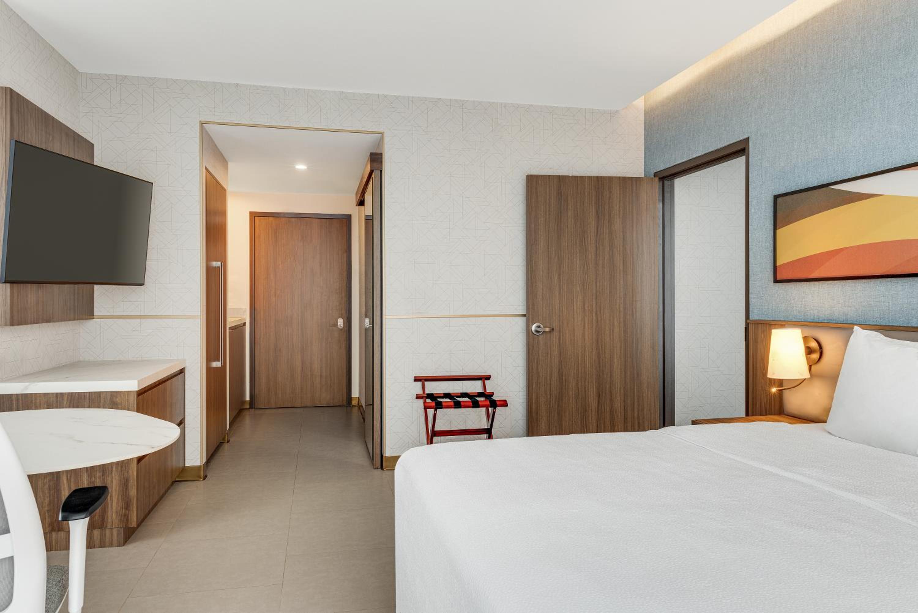 One-Bedroom King Suite with Sofa Bed photo 2