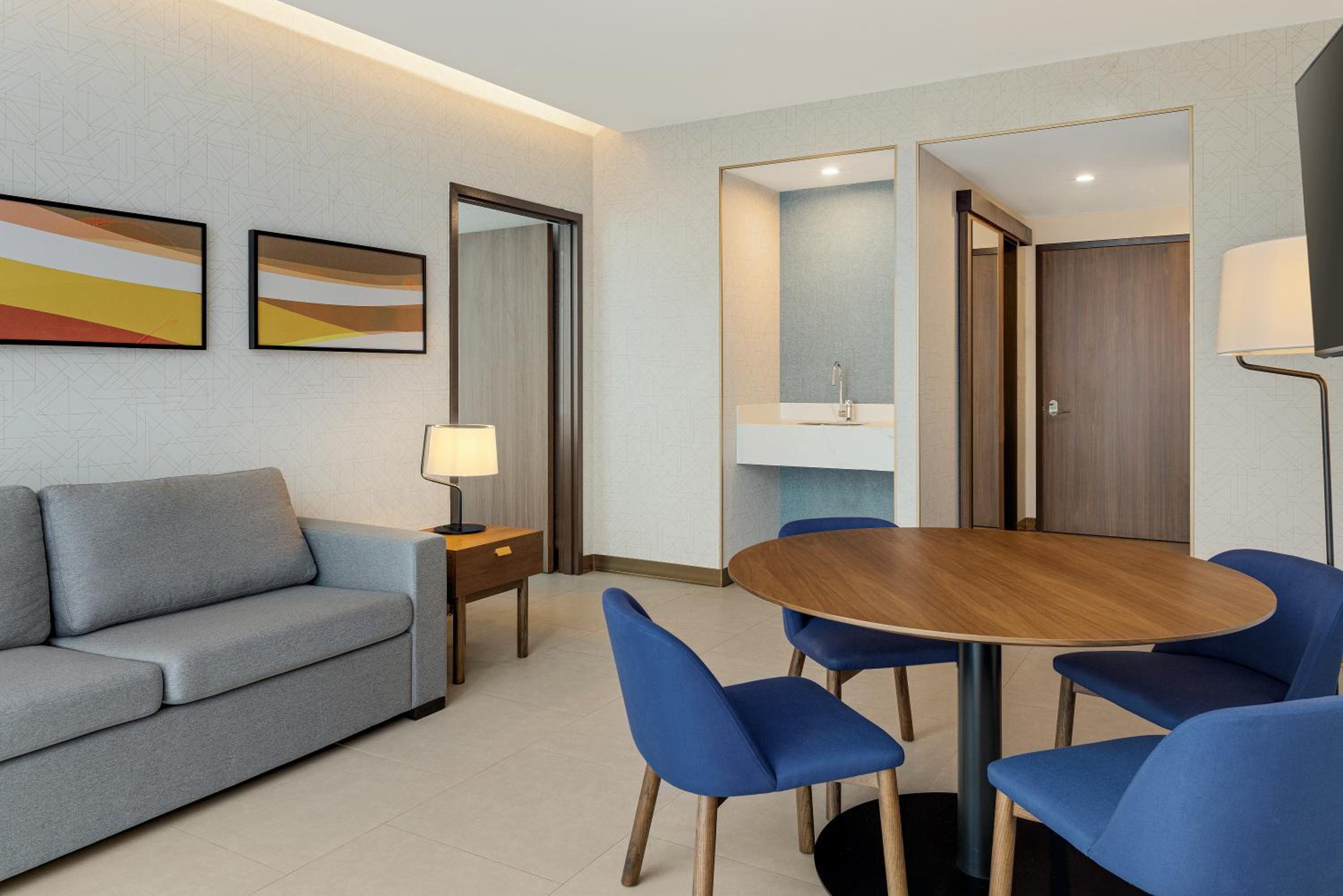 One-Bedroom King Suite with Sofa Bed photo 3