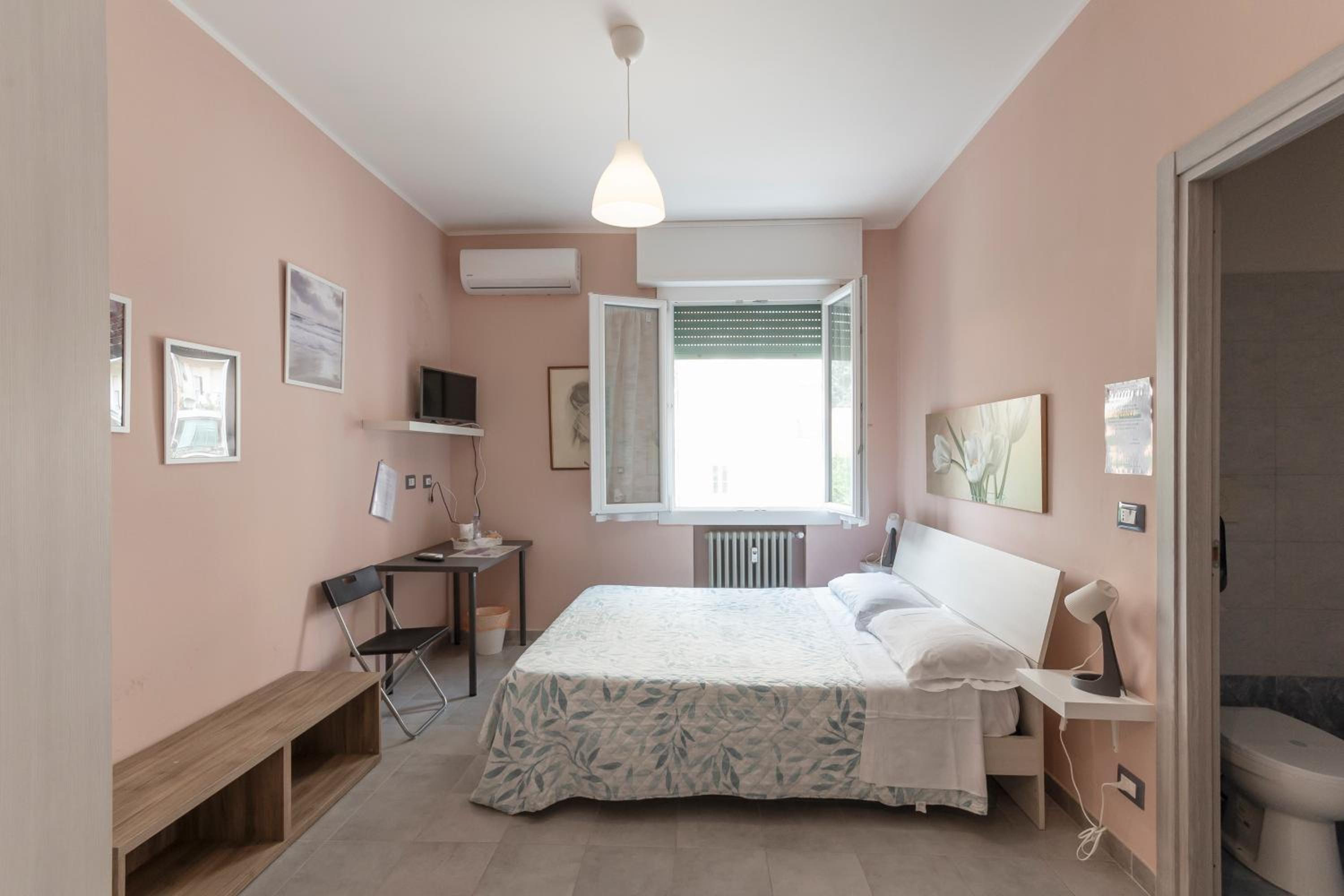 Double Room with Private Bathroom photo 2